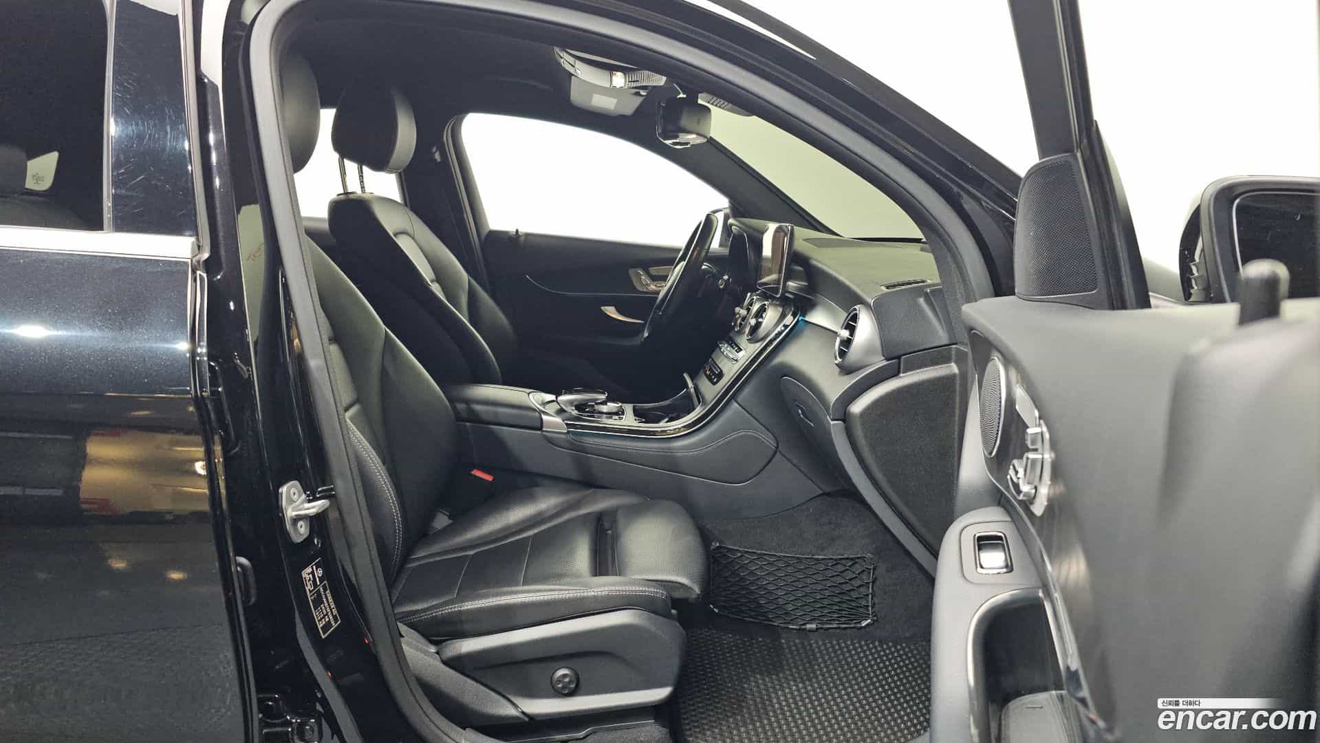 GLC-Class Mercedes-Benz 2019.6-OPTION-015