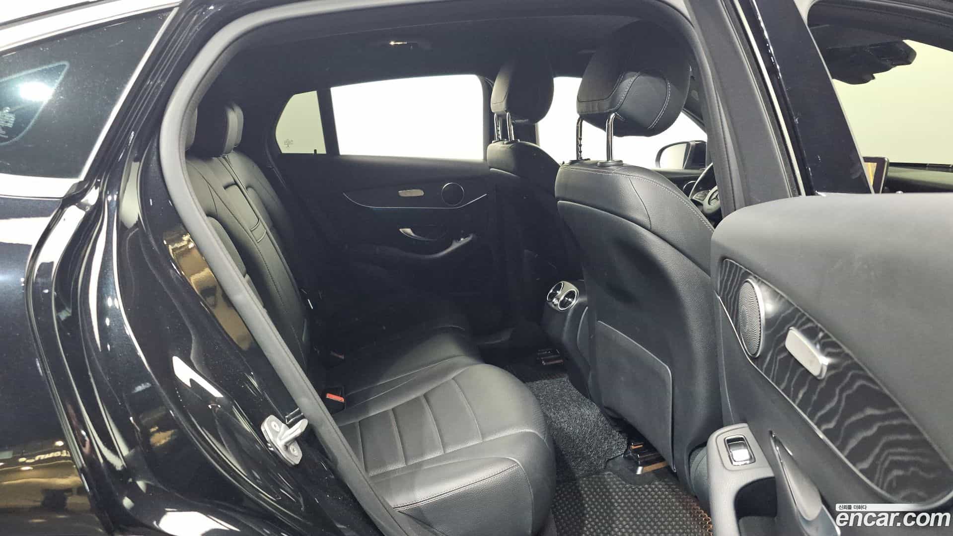 GLC-Class Mercedes-Benz 2019.6-OPTION-016