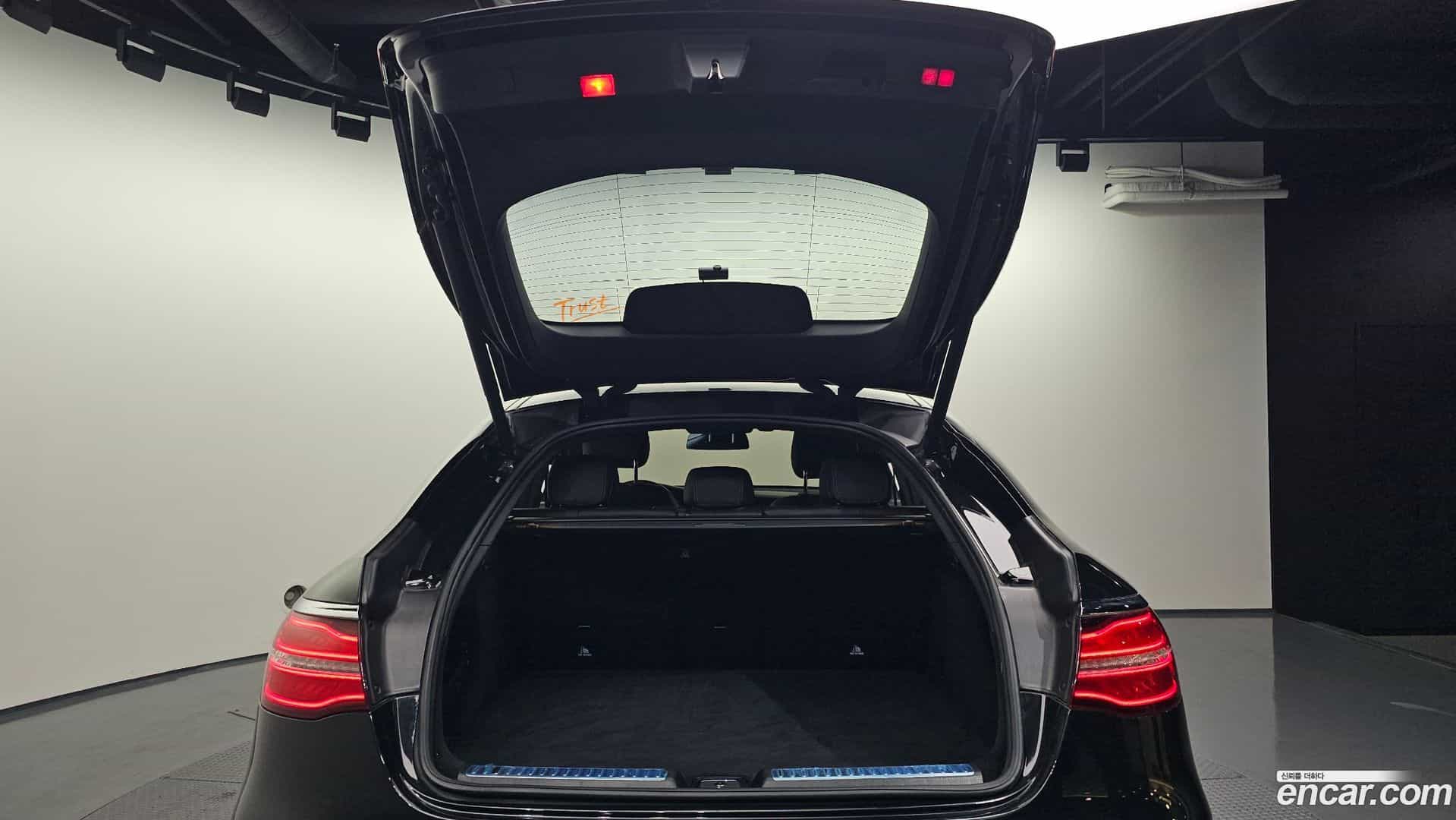 GLC-Class Mercedes-Benz 2019.6-OPTION-024