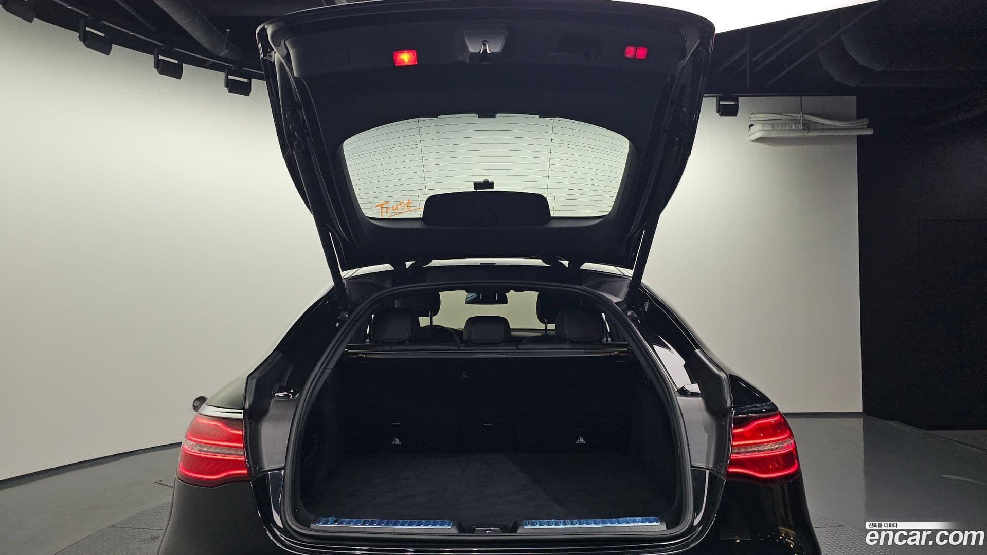 Main__Slider__Photo:GLC-Class Mercedes-Benz 2019.6-19