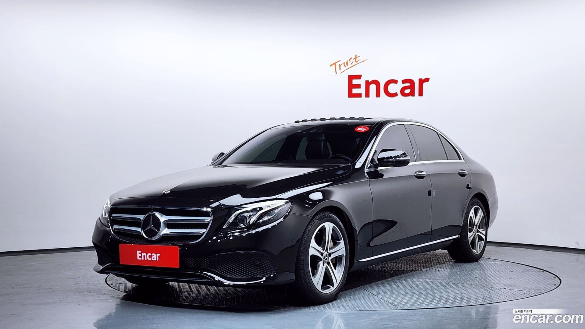Main__Slider__Photo:E-Class Mercedes-Benz 2020.1-0