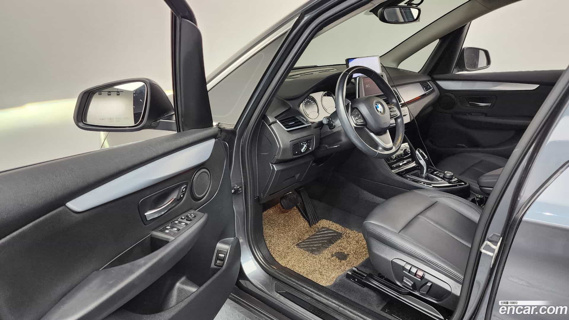 2-Series BMW 2019.6-INNER-010