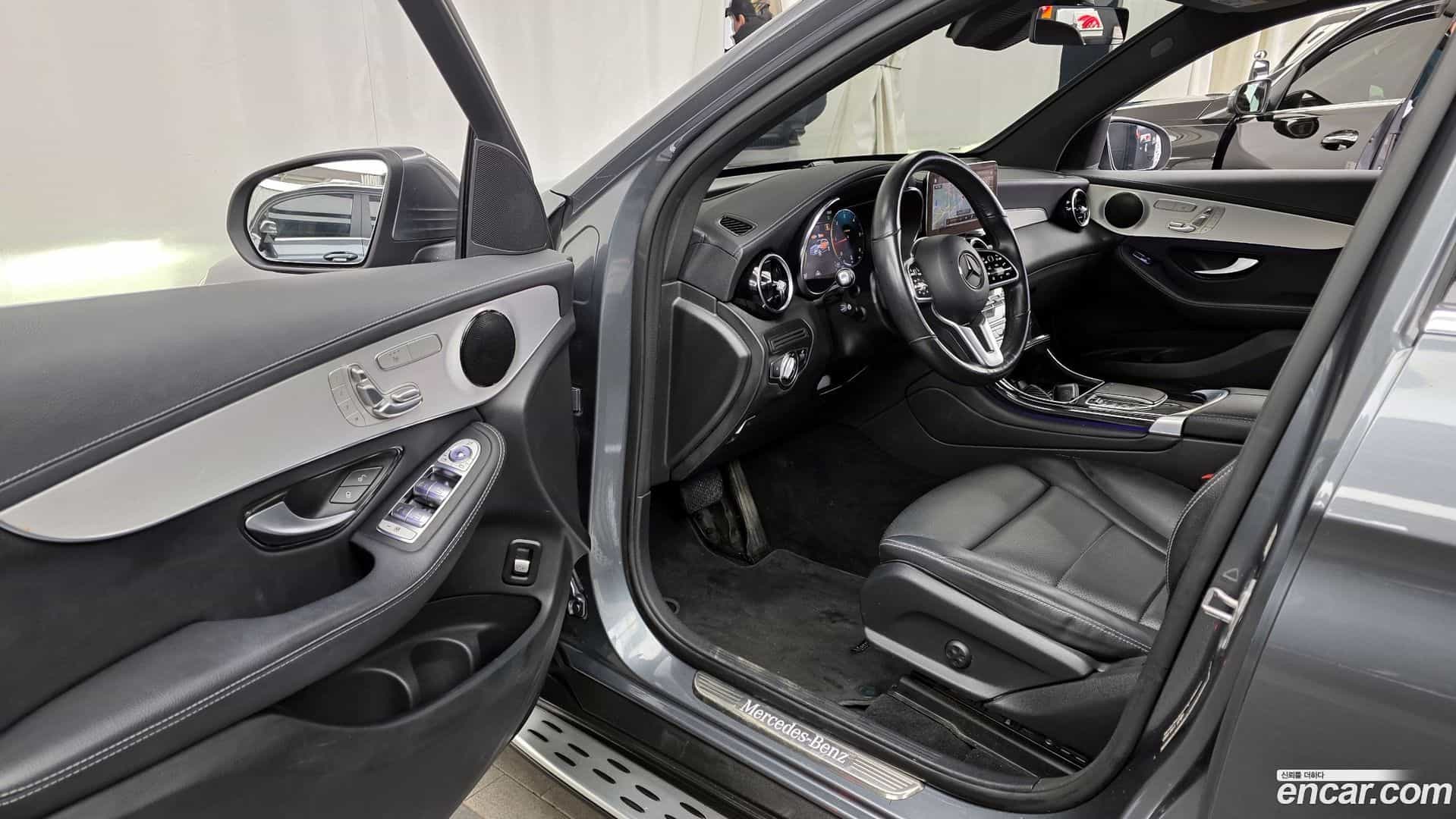 GLC-Class Mercedes-Benz 2022.5-INNER-010