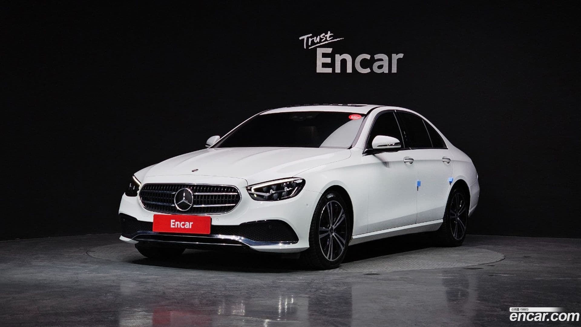 Main__Slider__Photo:E-Class Mercedes-Benz 2020.11-0