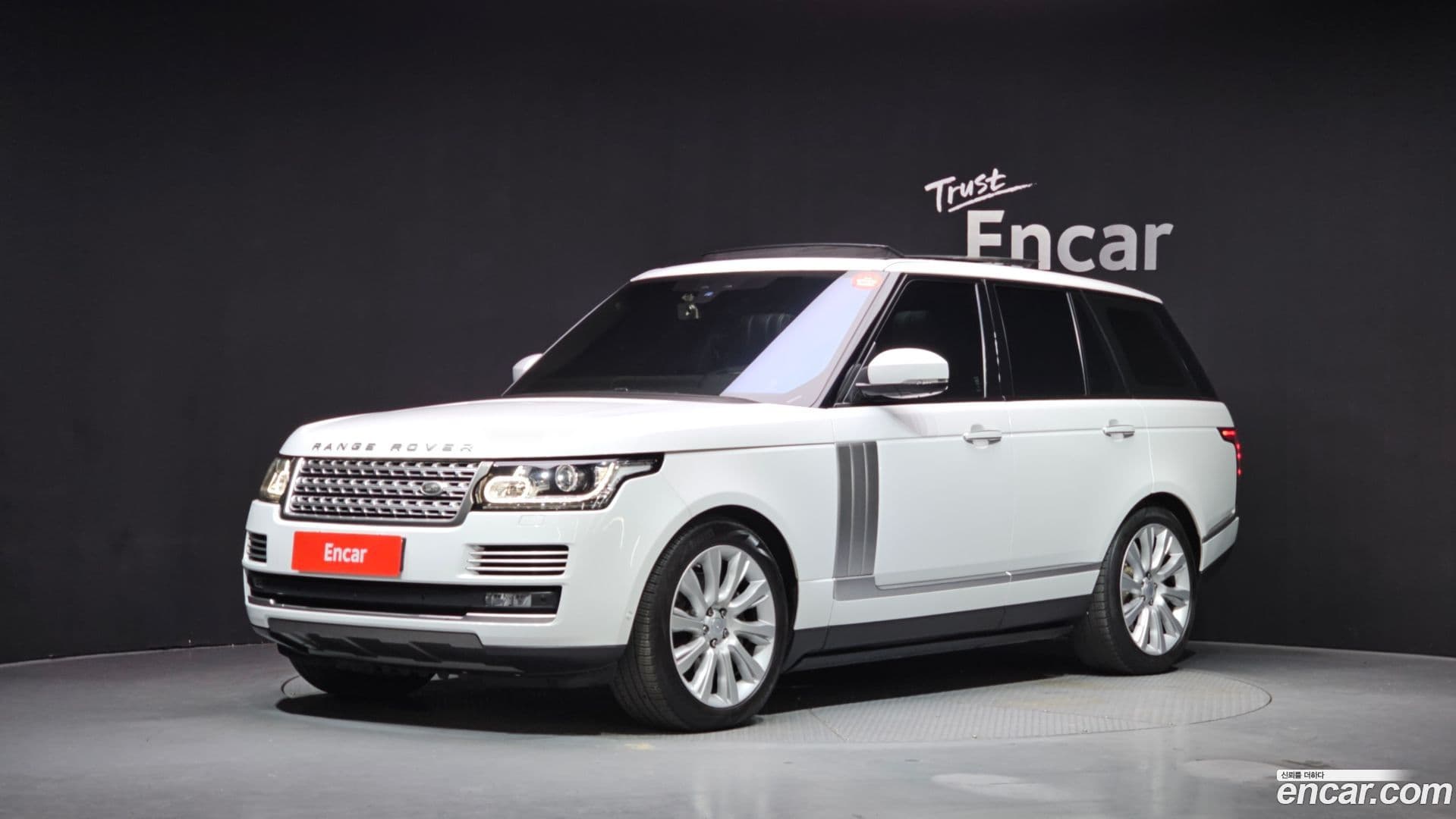 Main__Slider__Photo:Range Rover Land Rover 2017.10-0
