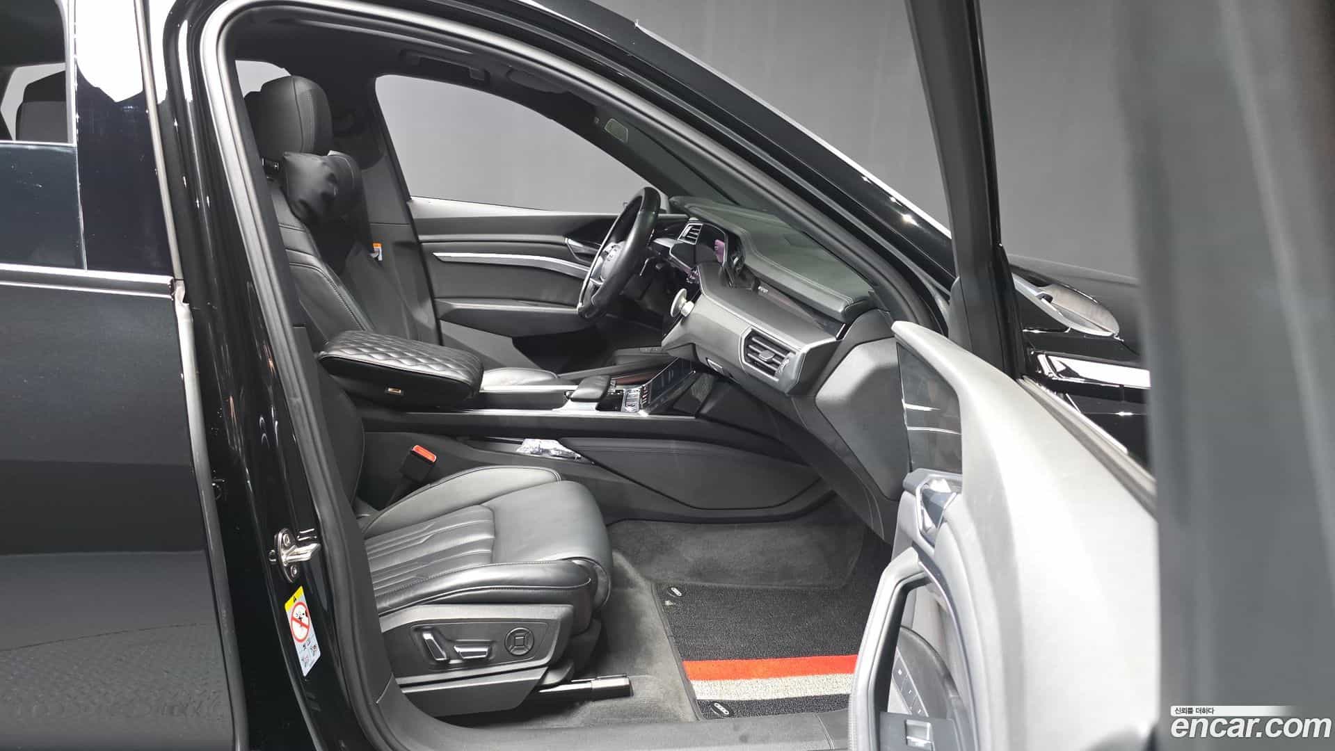 e-tron Audi 2021.11-OPTION-015