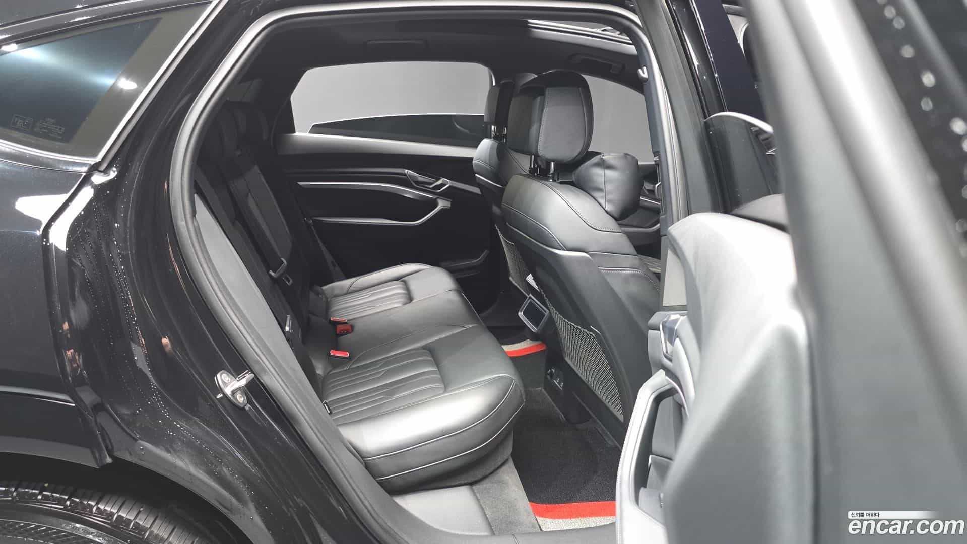 e-tron Audi 2021.11-OPTION-016