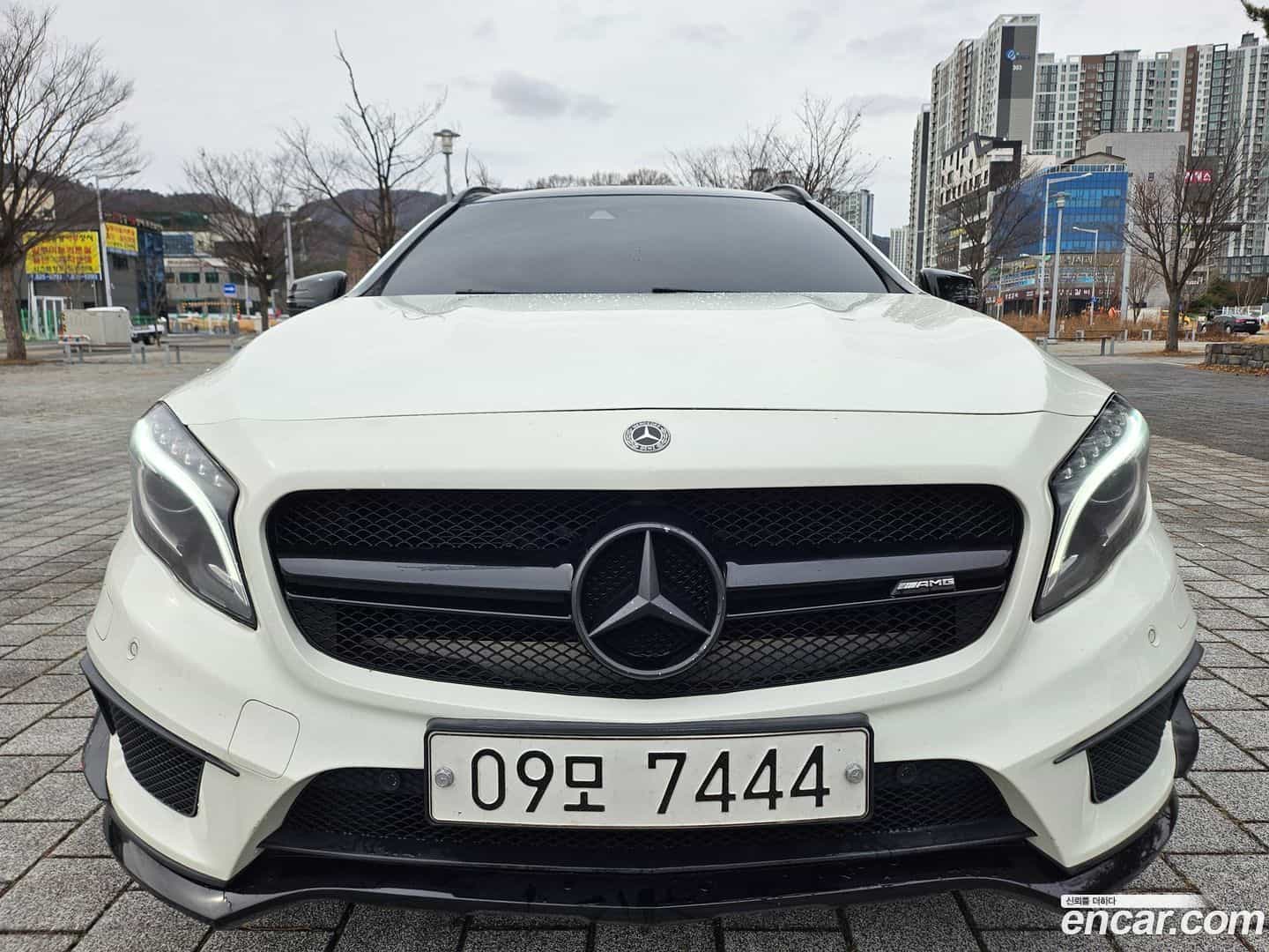 GLA-Class Mercedes-Benz 2016.0-OUTER-001