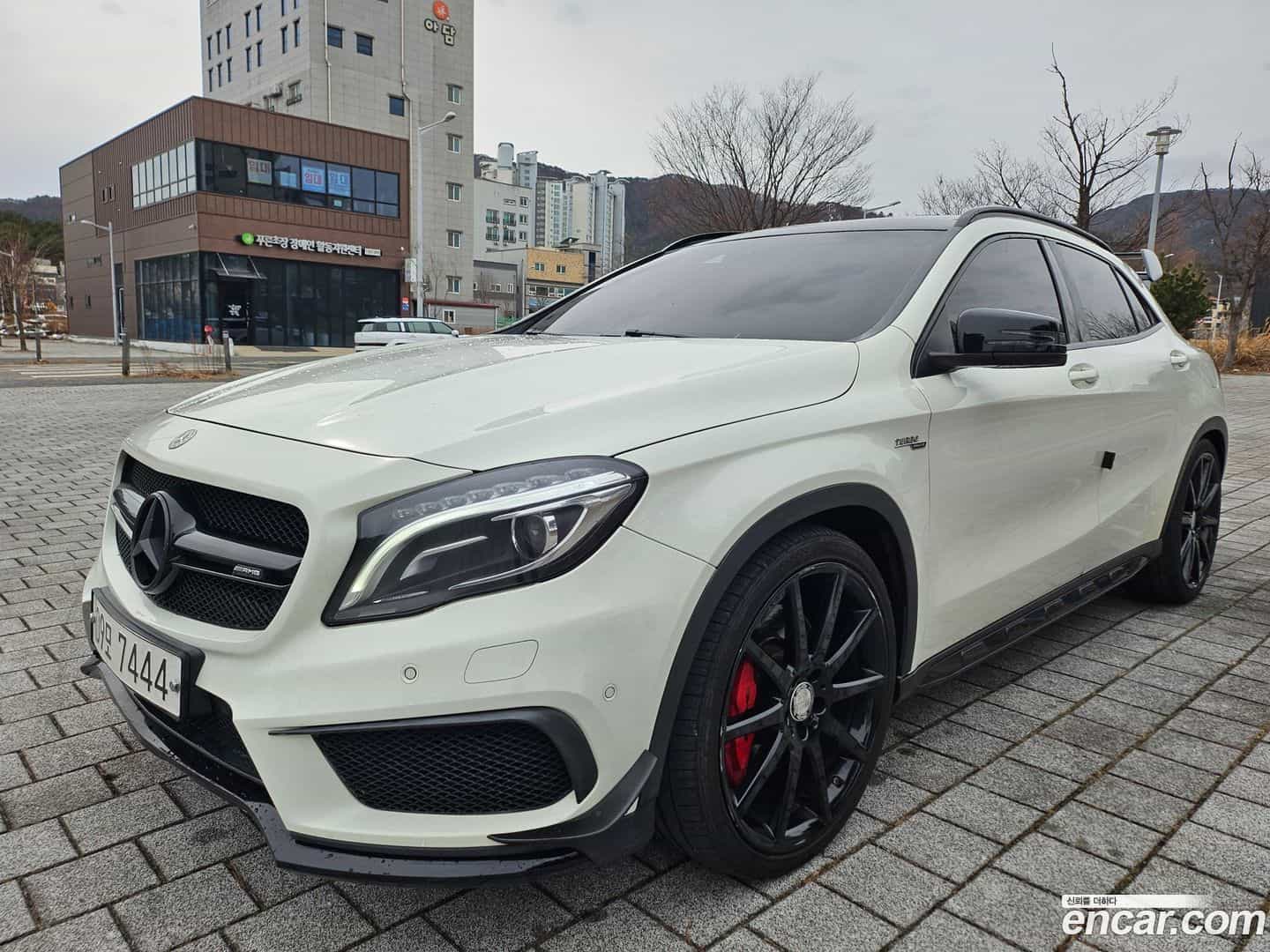 GLA-Class Mercedes-Benz 2016.0-OUTER-002