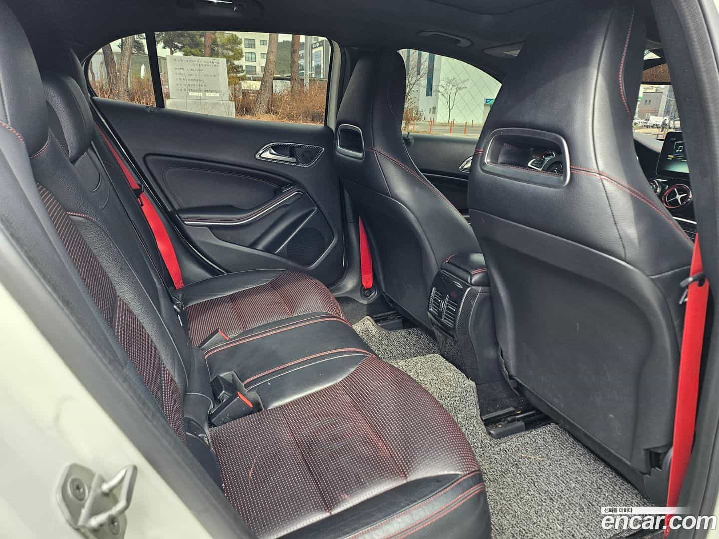GLA-Class Mercedes-Benz 2016.0-OPTION-019