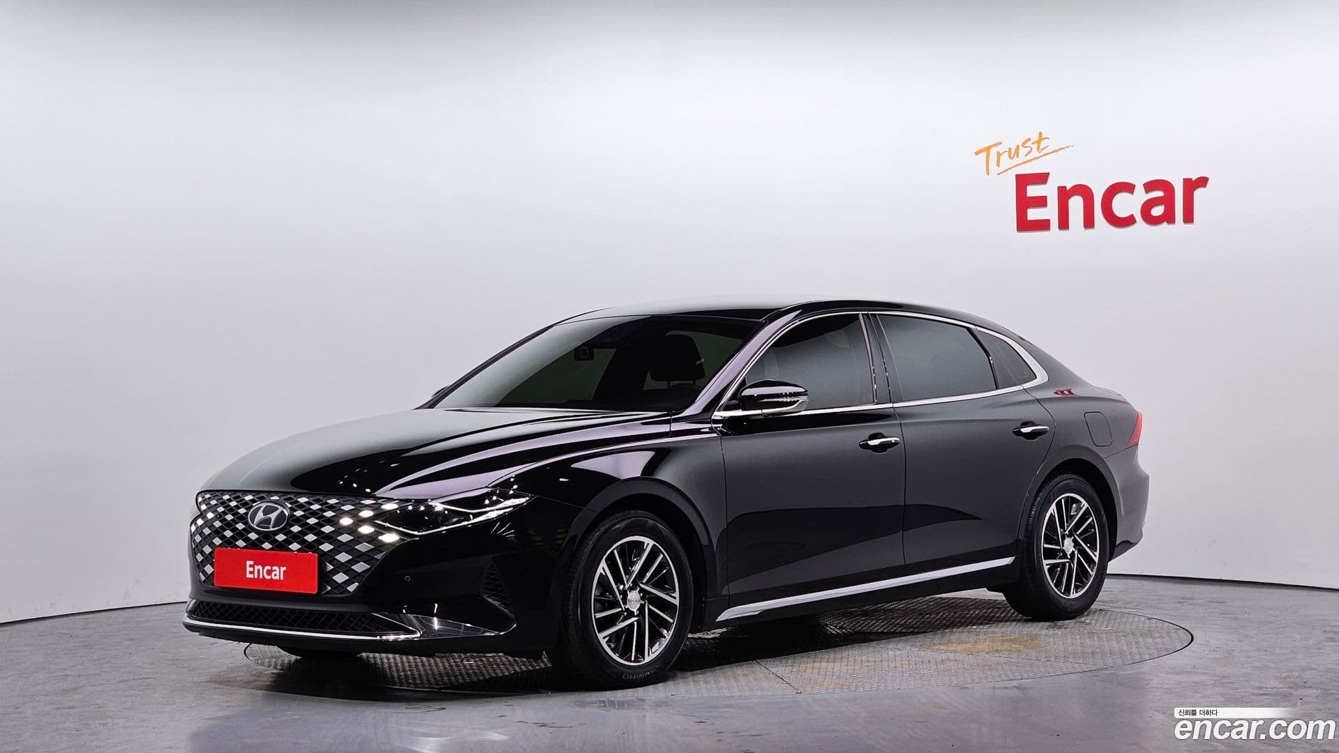 Main__Slider__Photo:Grandeur Hyundai 2021.4-0
