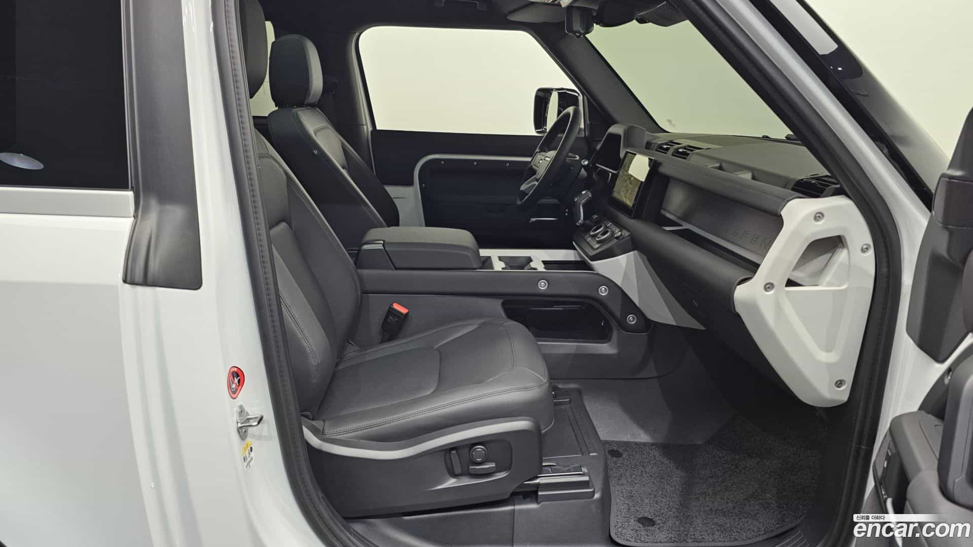 Defender Land Rover 2025.10-OUTER-003