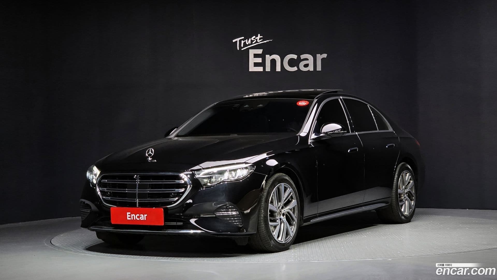 Main__Slider__Photo:E-Class Mercedes-Benz 2024.8-0