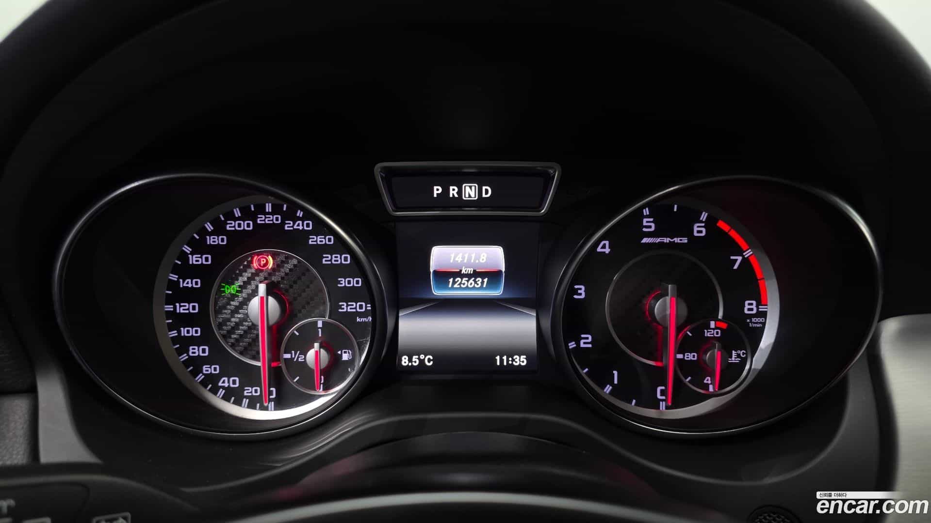 GLA-Class Mercedes-Benz 2017.4-INNER-008