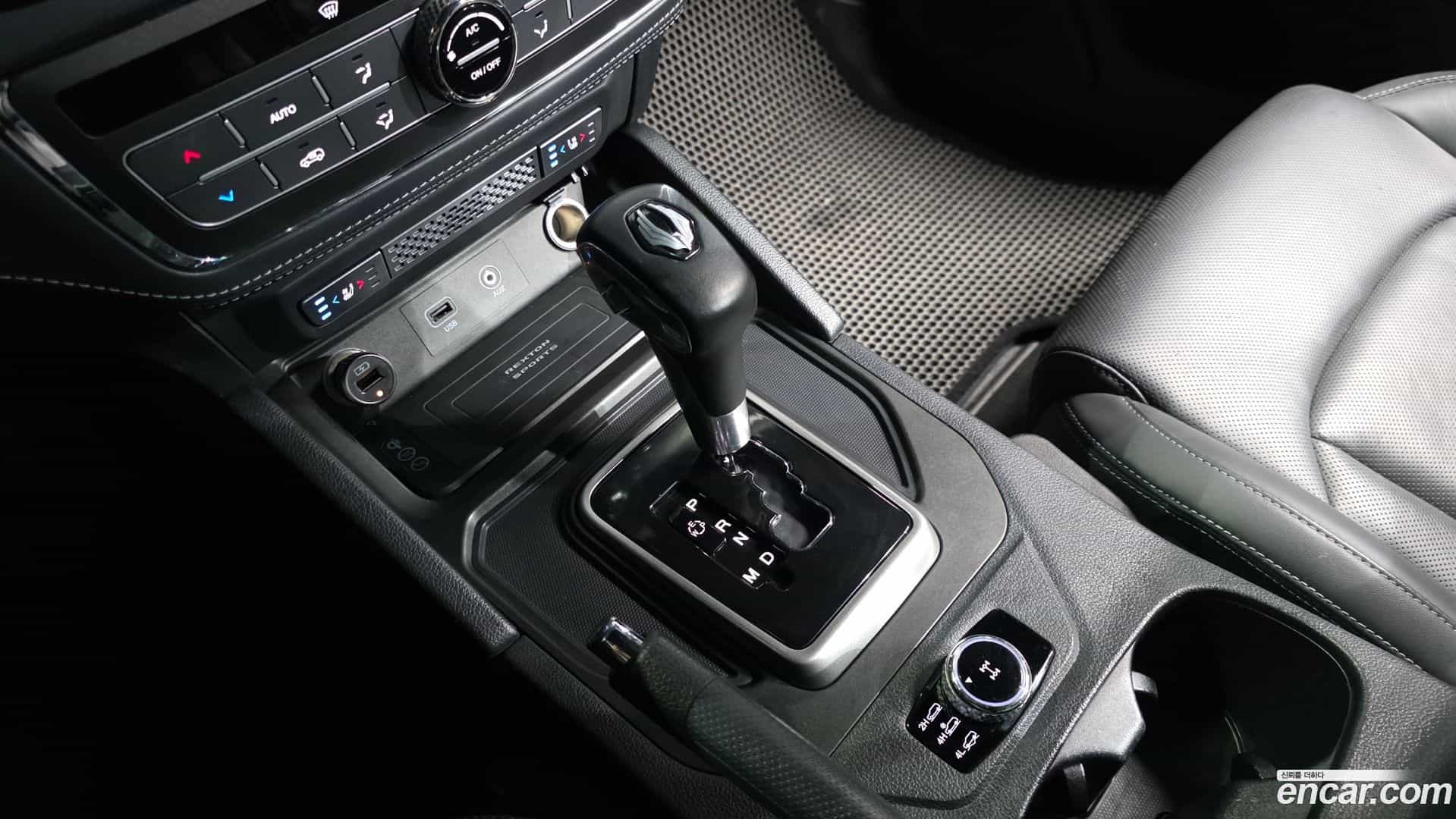 Rexton KG Mobility 2019.7-INNER-009
