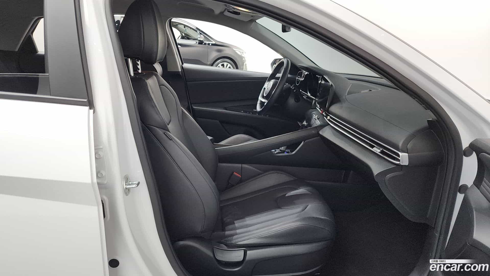 AVANTE Hyundai 2020.6-OPTION-015