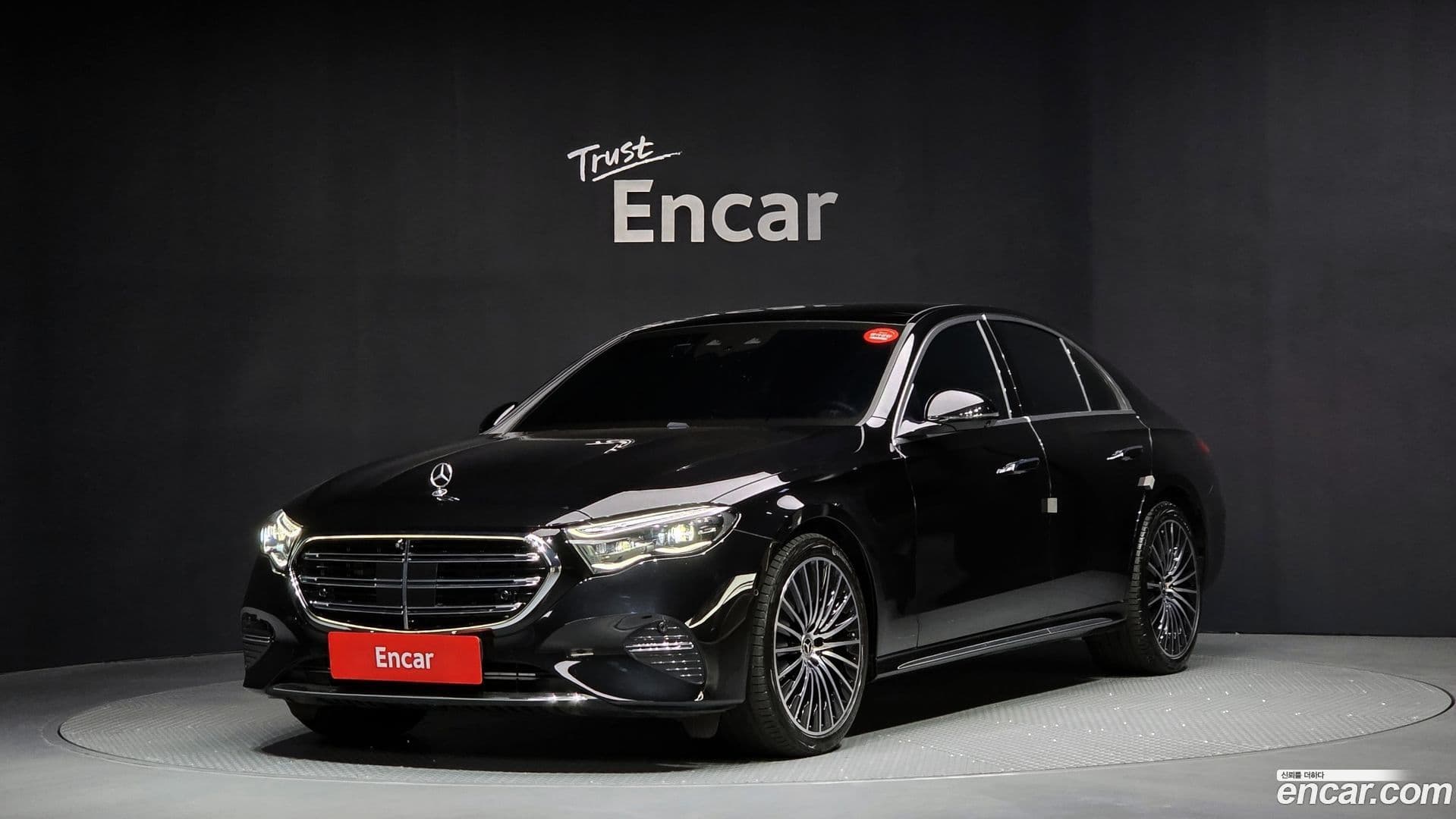 Main__Slider__Photo:E-Class Mercedes-Benz 2024.9-0