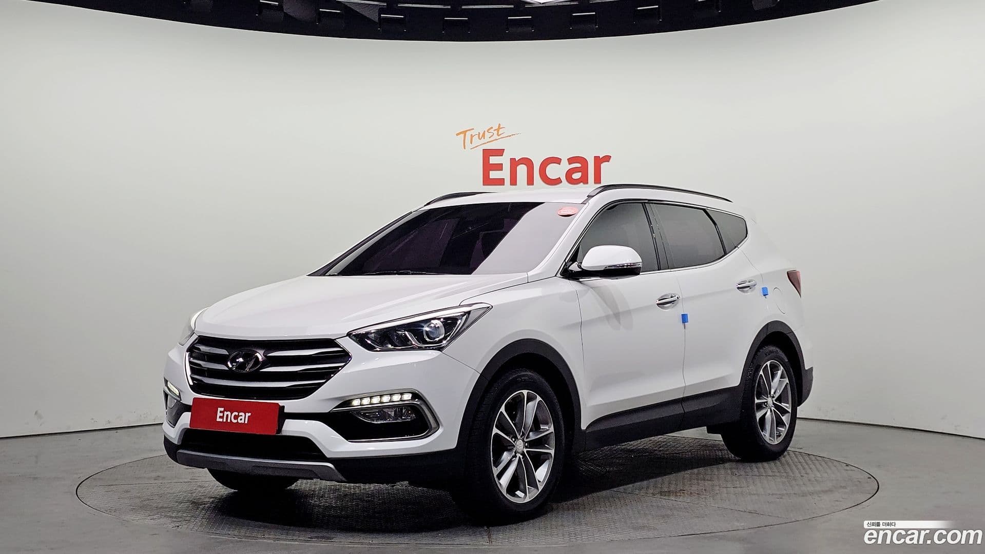 Main__Slider__Photo:Santafe Hyundai 2016.3-0
