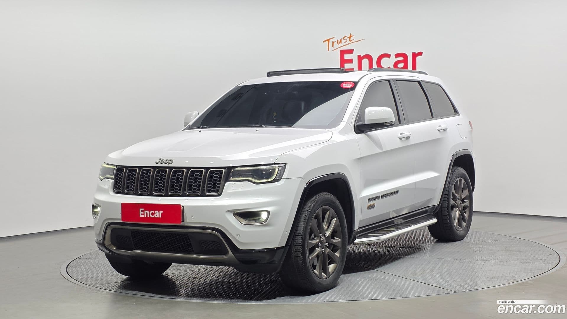 Main__Slider__Photo:Cherokee Jeep 2016.6-0