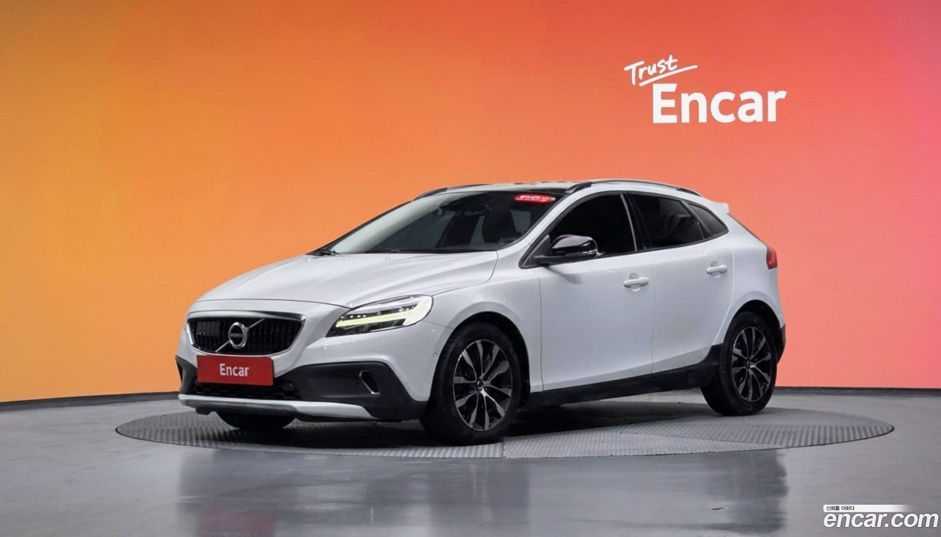 Main__Slider__Photo:V40 Volvo 2019.0-0