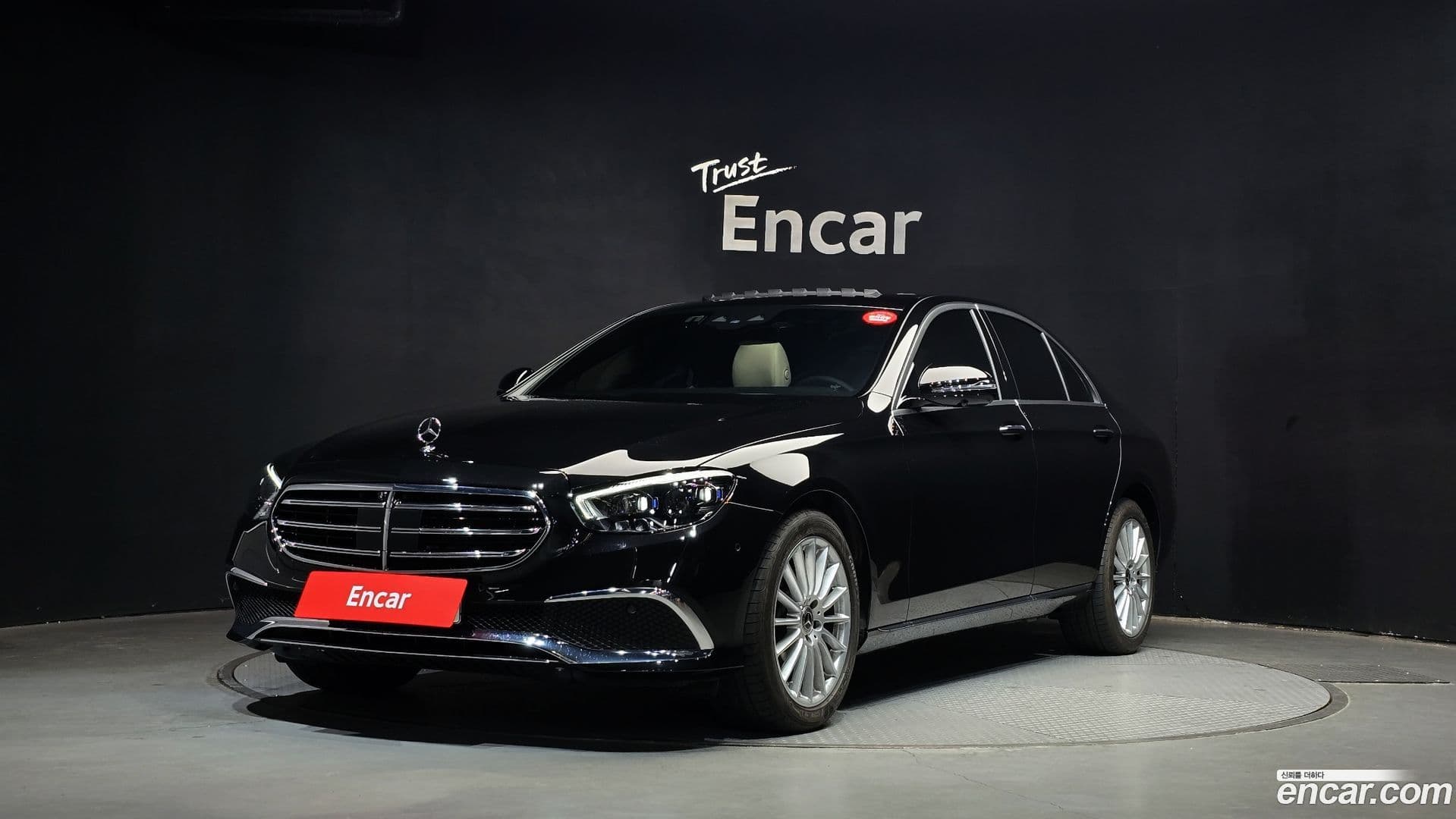 Main__Slider__Photo:E-Class Mercedes-Benz 2023.10-0