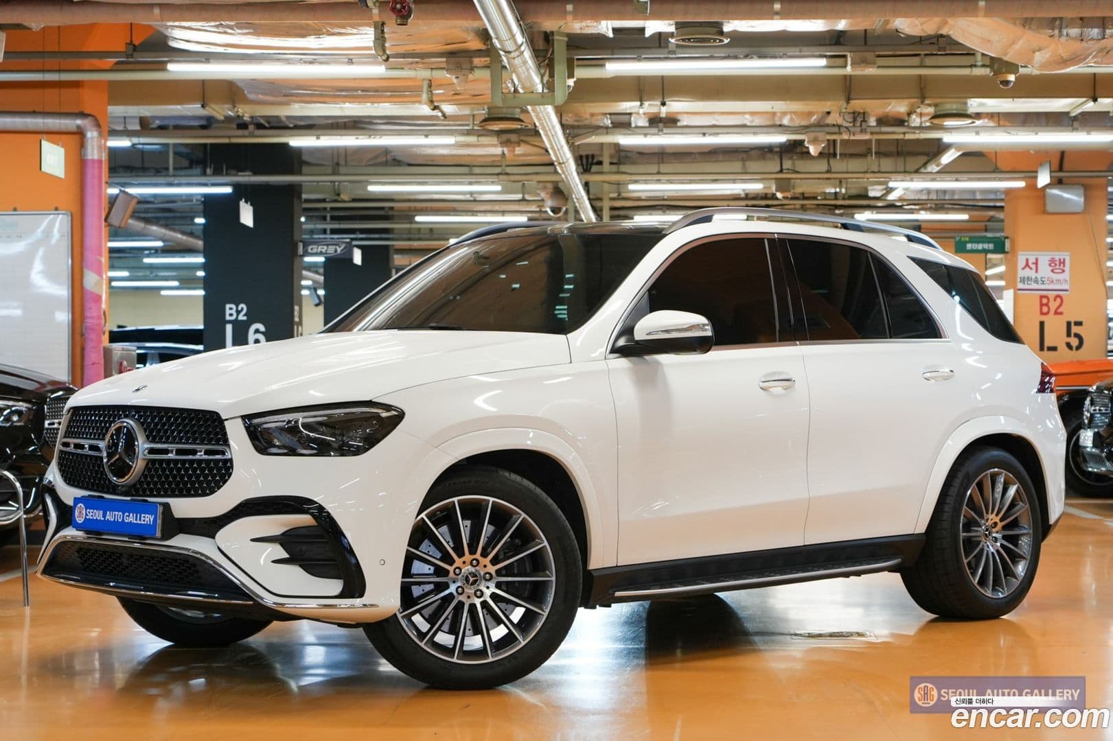 Main__Slider__Photo:GLE-Class Mercedes-Benz 2025.2-0