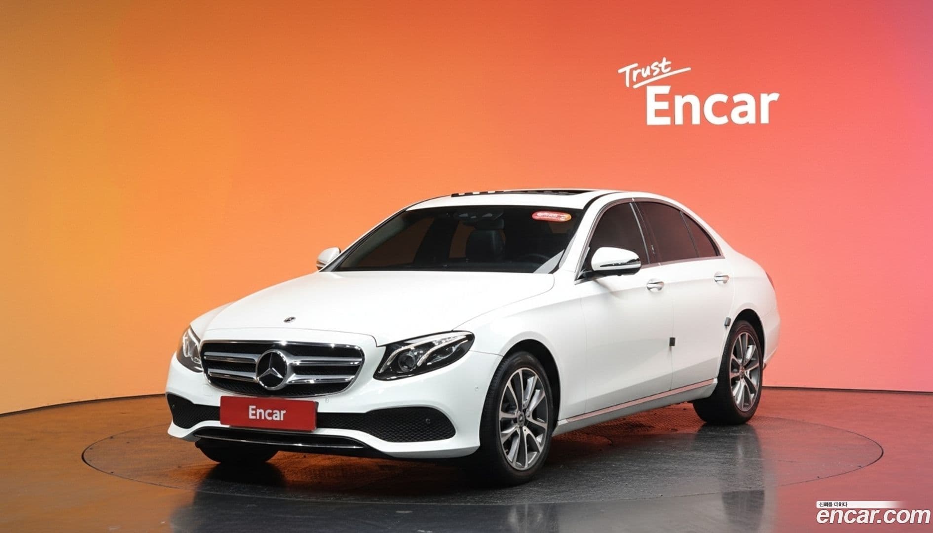 Main__Slider__Photo:E-Class Mercedes-Benz 2019.4-0