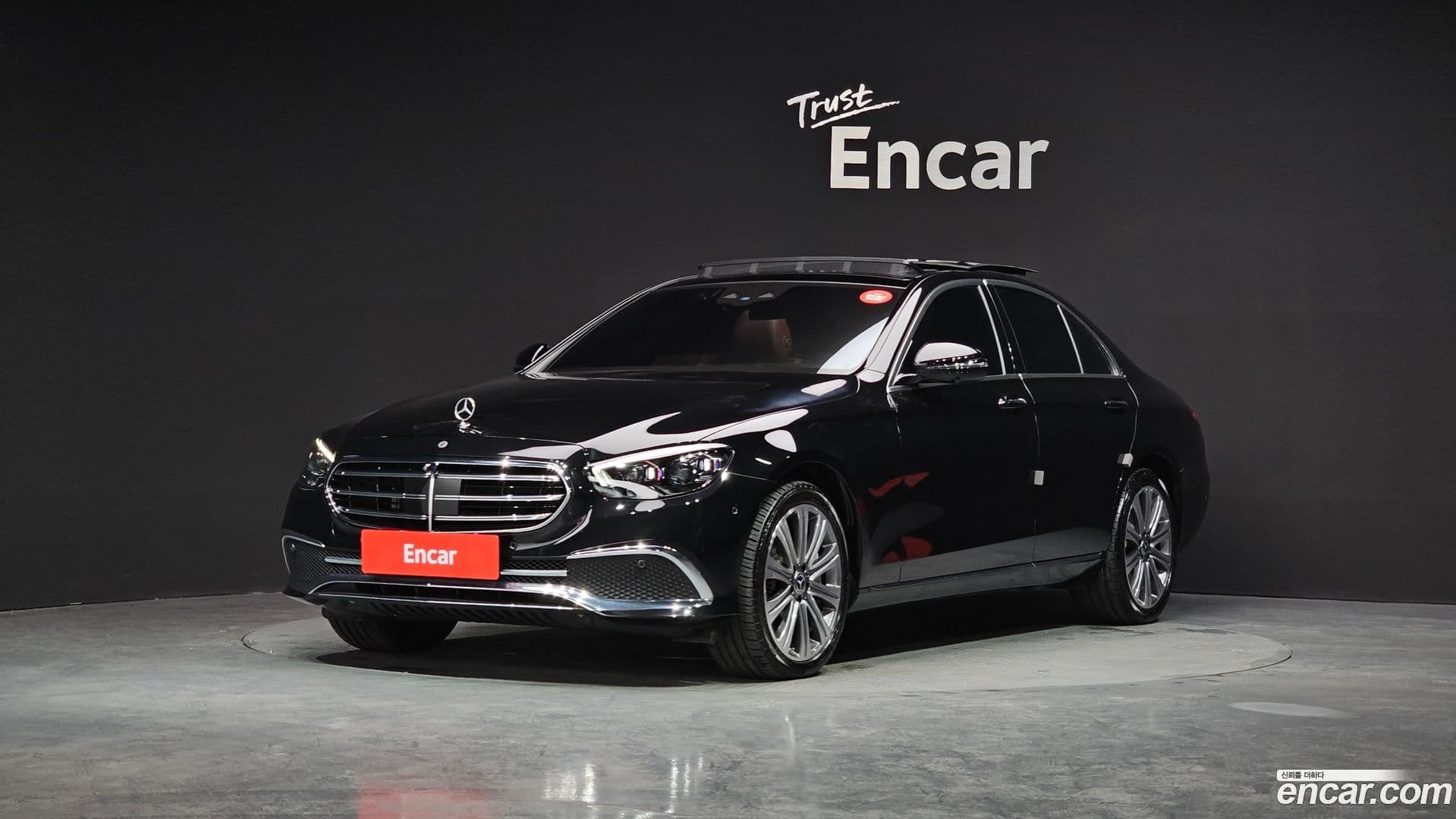 Main__Slider__Photo:E-Class Mercedes-Benz 2022.2-0