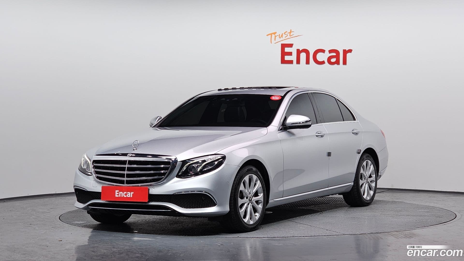 Main__Slider__Photo:E-Class Mercedes-Benz 2018.5-0