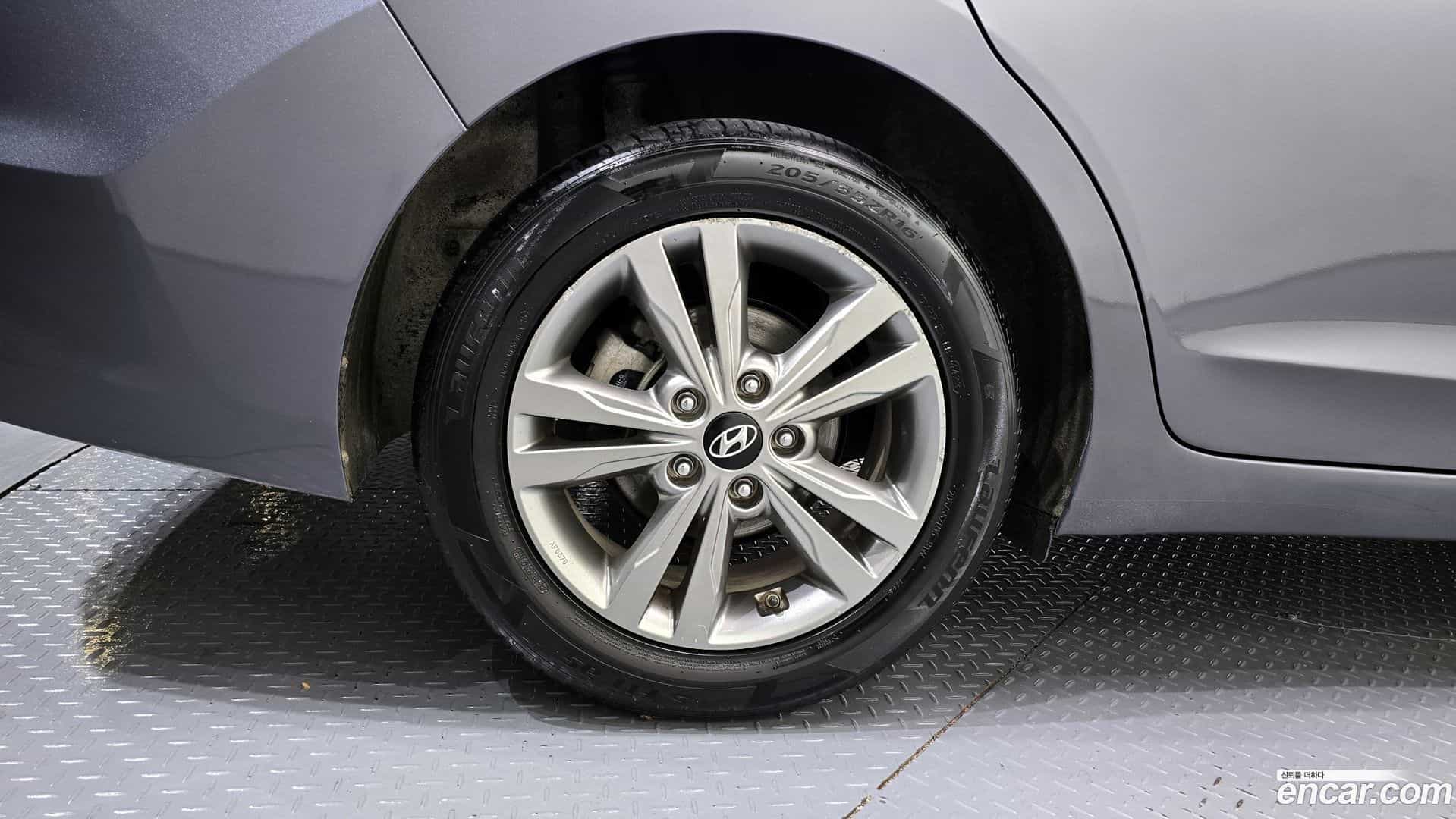 AVANTE Hyundai 2016.2-OUTER-005