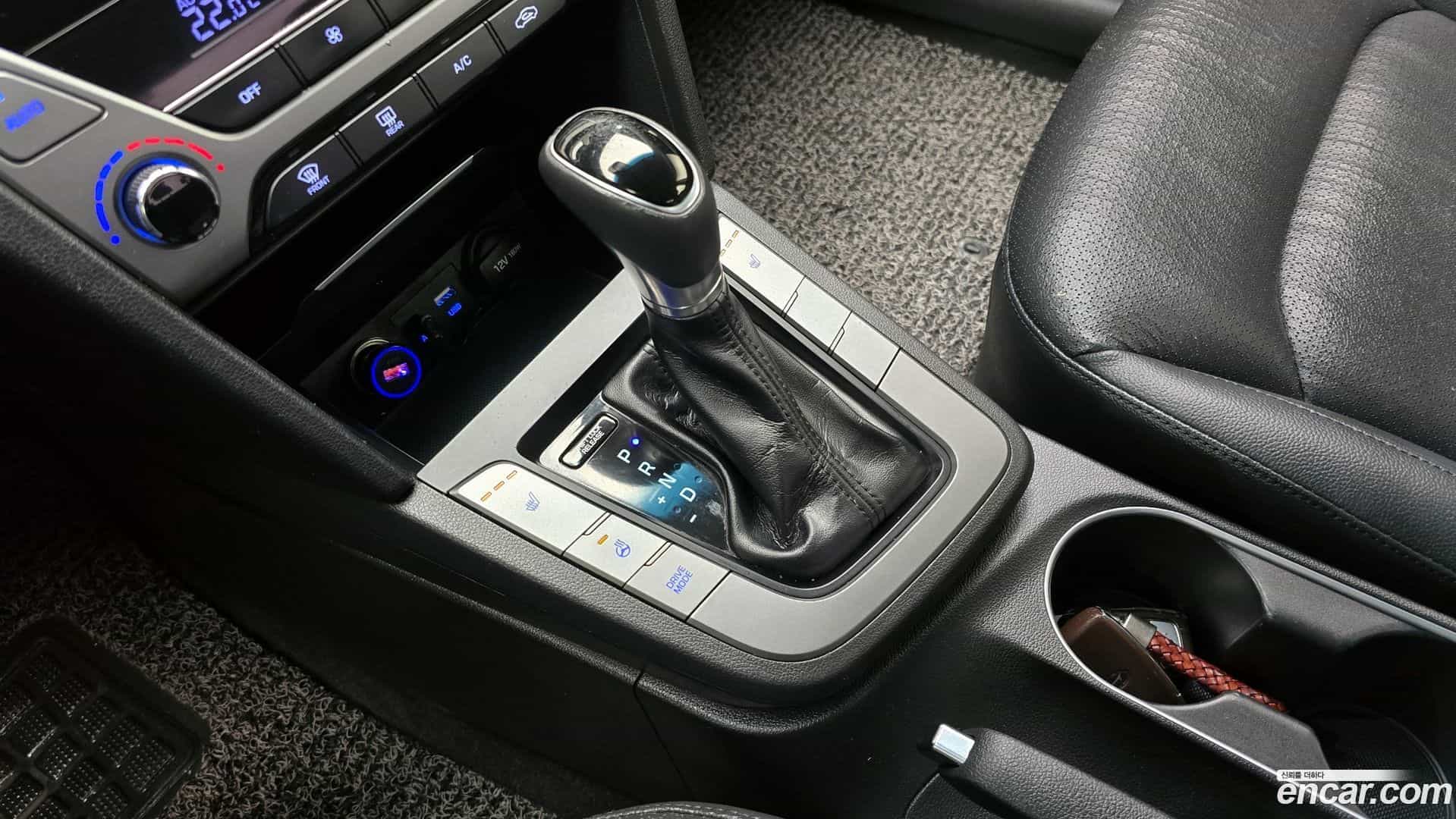 AVANTE Hyundai 2016.2-INNER-009