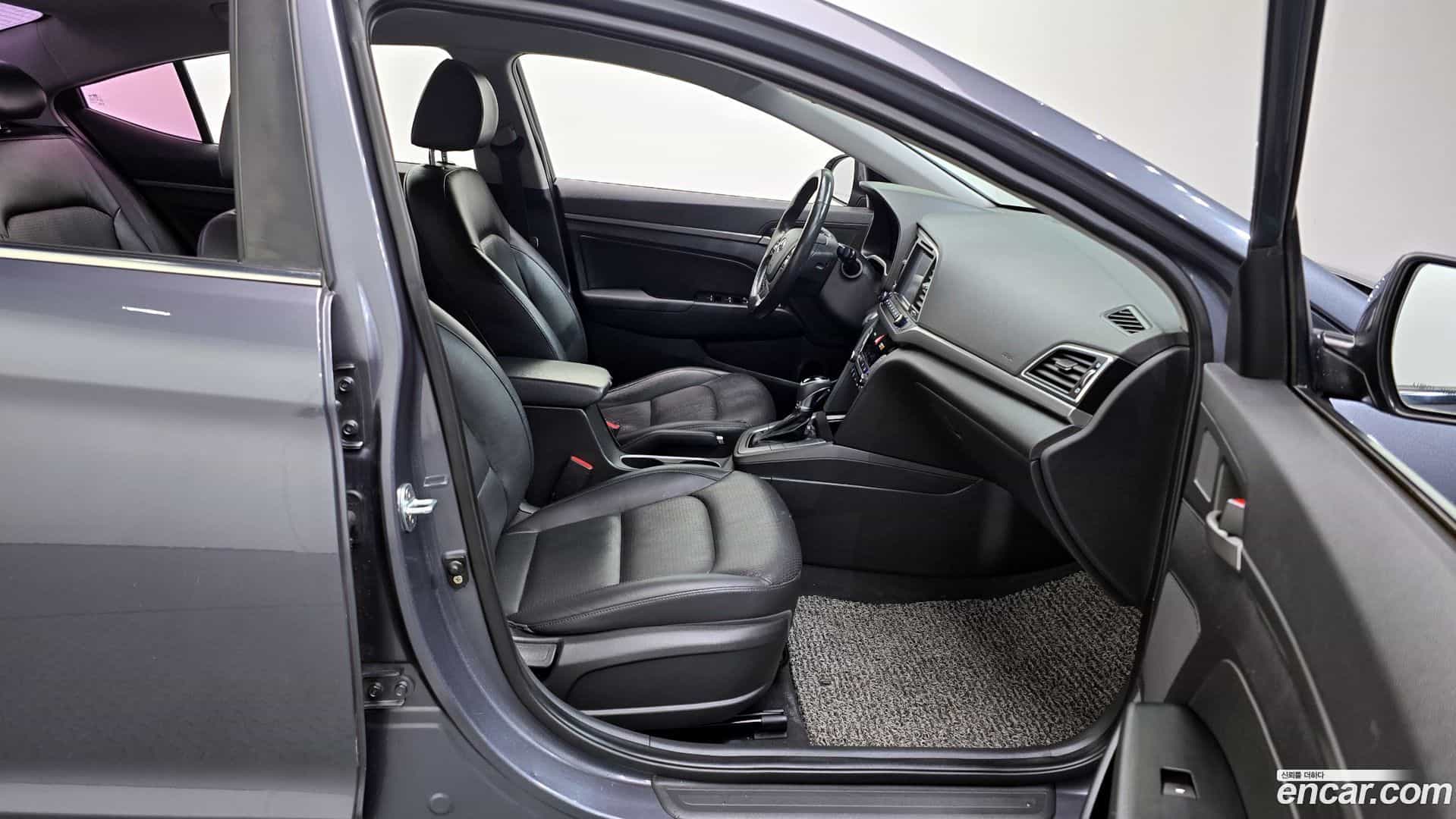 AVANTE Hyundai 2016.2-INNER-010