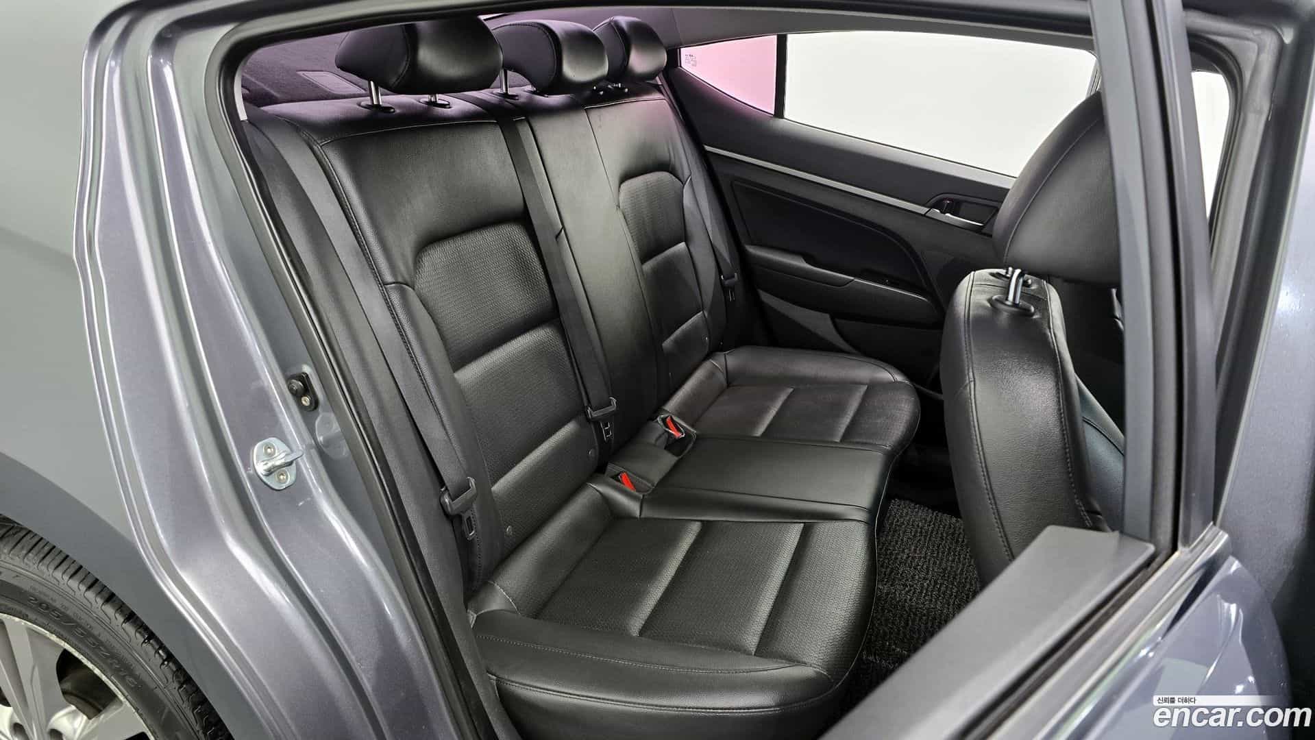 AVANTE Hyundai 2016.2-OPTION-016