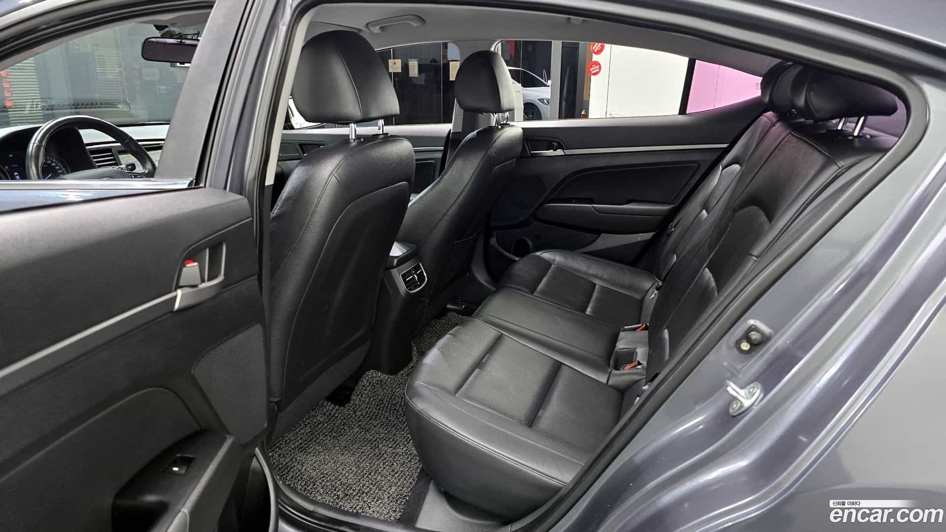 AVANTE Hyundai 2016.2-OPTION-017