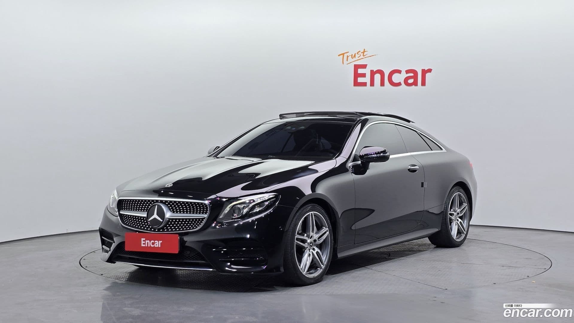 Main__Slider__Photo:E-Class Mercedes-Benz 2017.11-0
