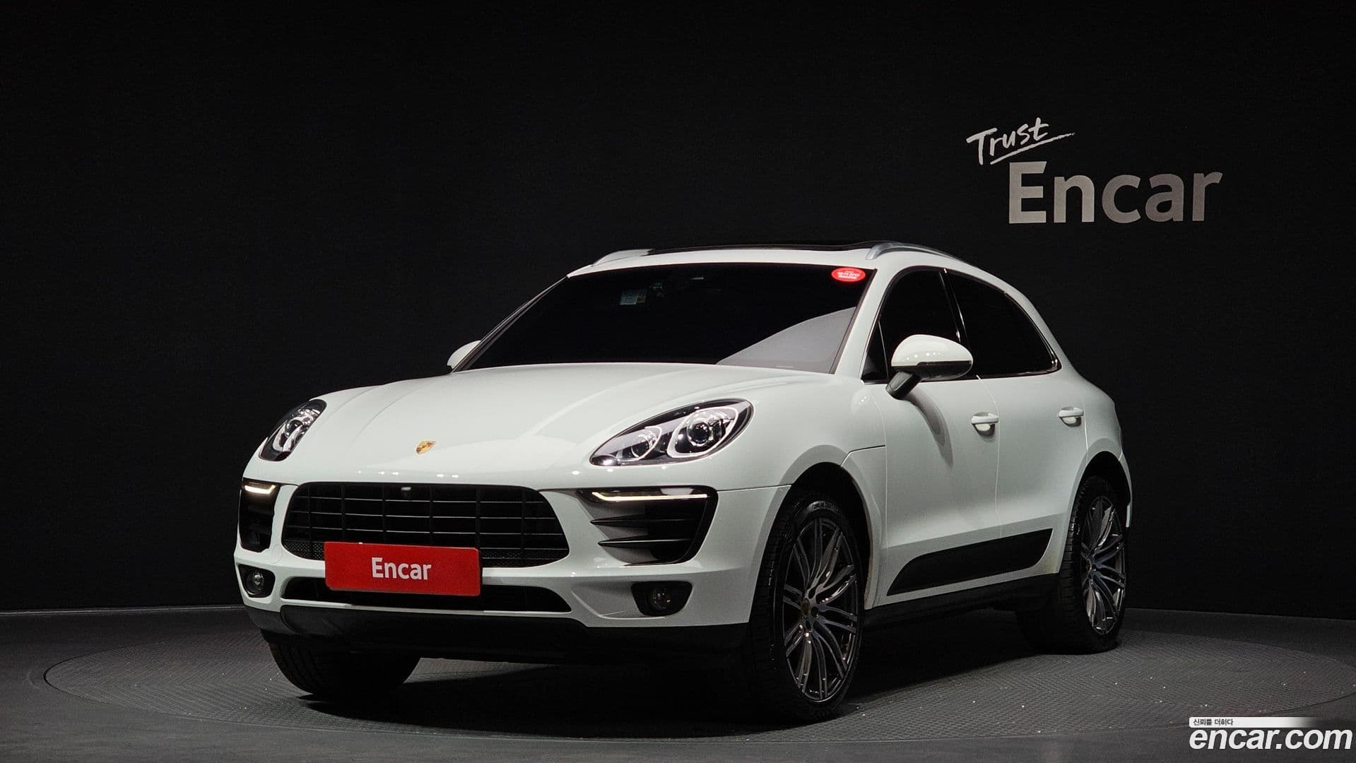 Main__Slider__Photo:Macan Porsche 2017.11-0