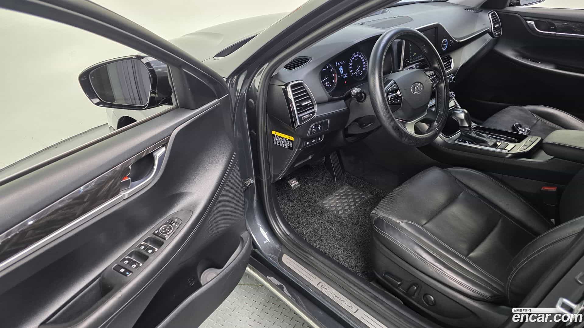 Grandeur Hyundai 2017.3-OPTION-015