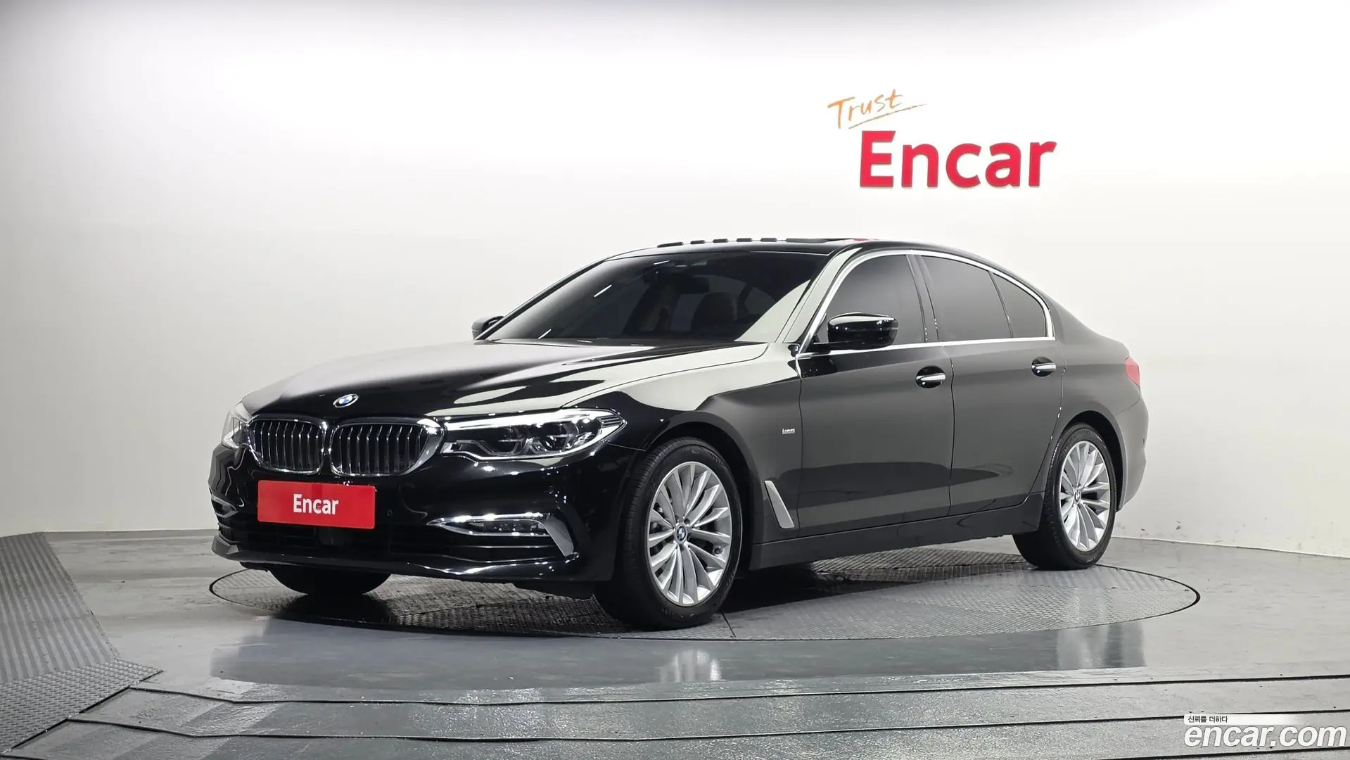 Main__Slider__Photo:5-Series BMW 2018.11-0
