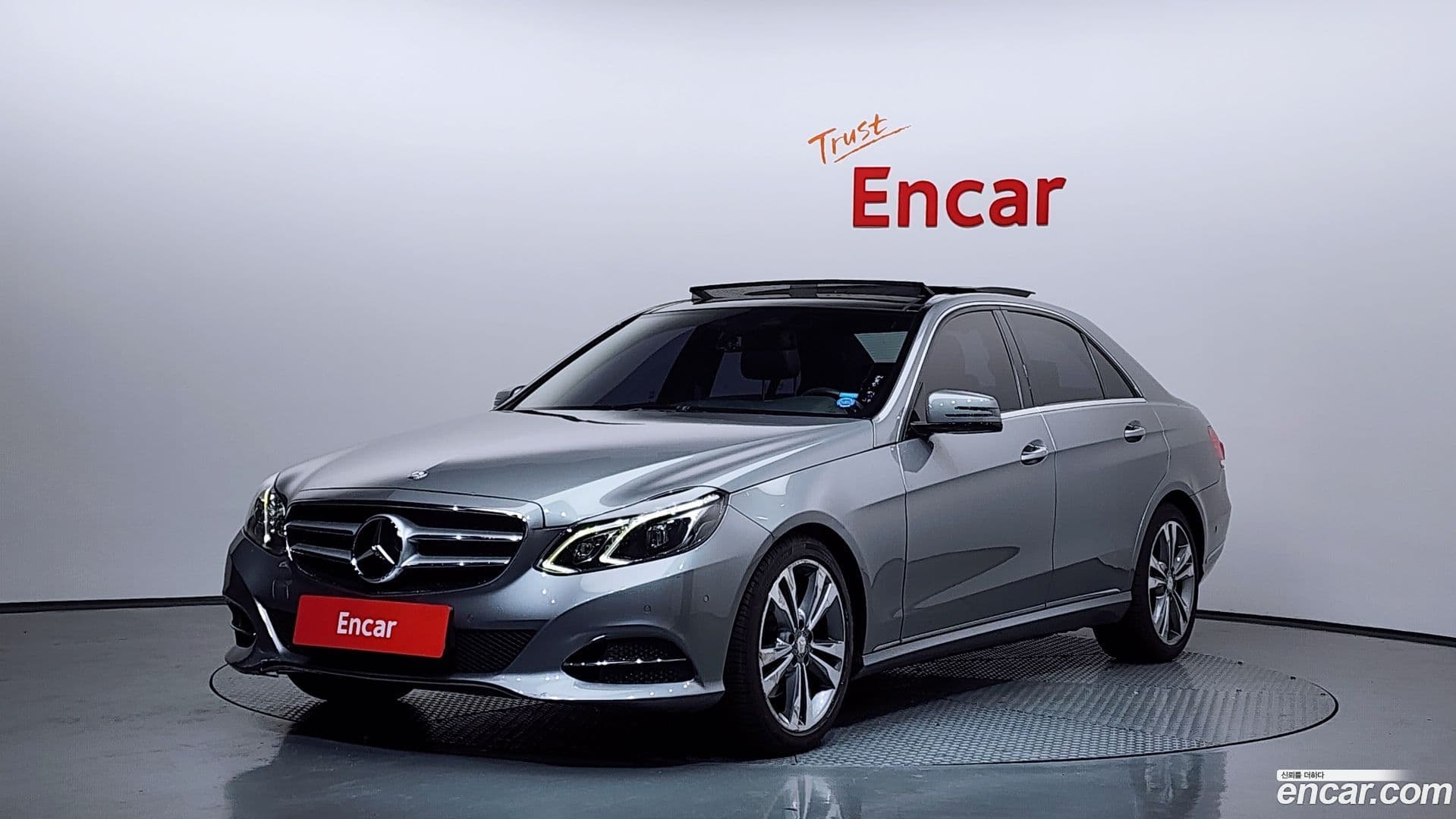 Main__Slider__Photo:E-Class Mercedes-Benz 2013.9-0