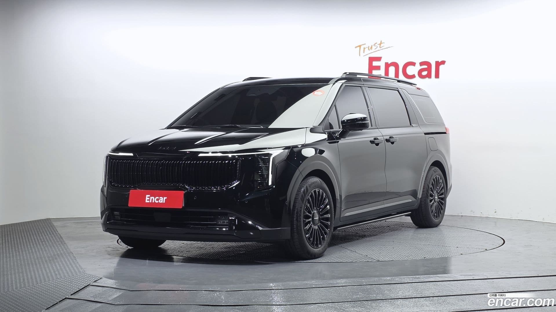 Main__Slider__Photo:Canival Kia 2025.10-0