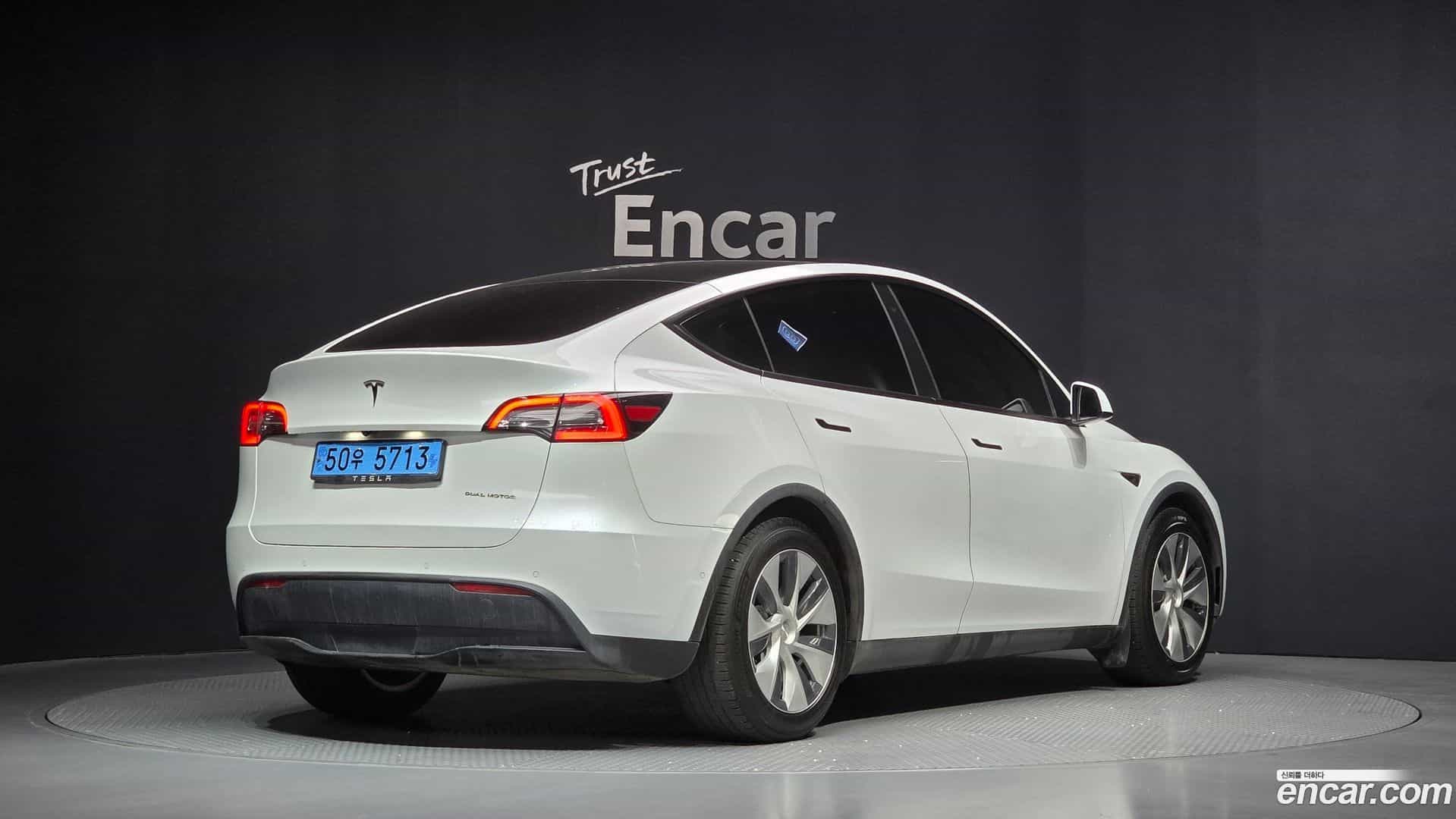 Model Y Tesla 2021.4-OUTER-002