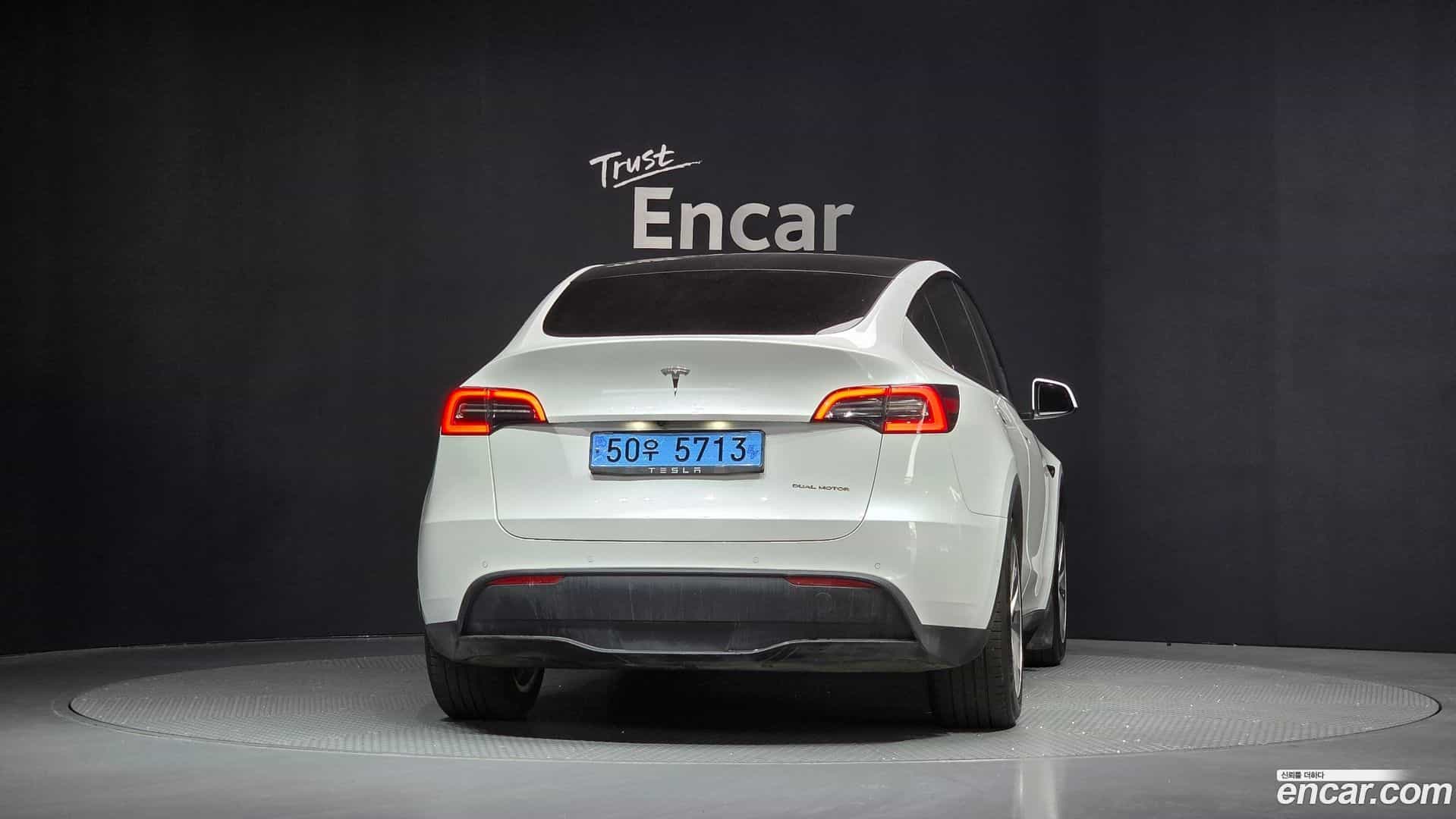 Model Y Tesla 2021.4-OUTER-004