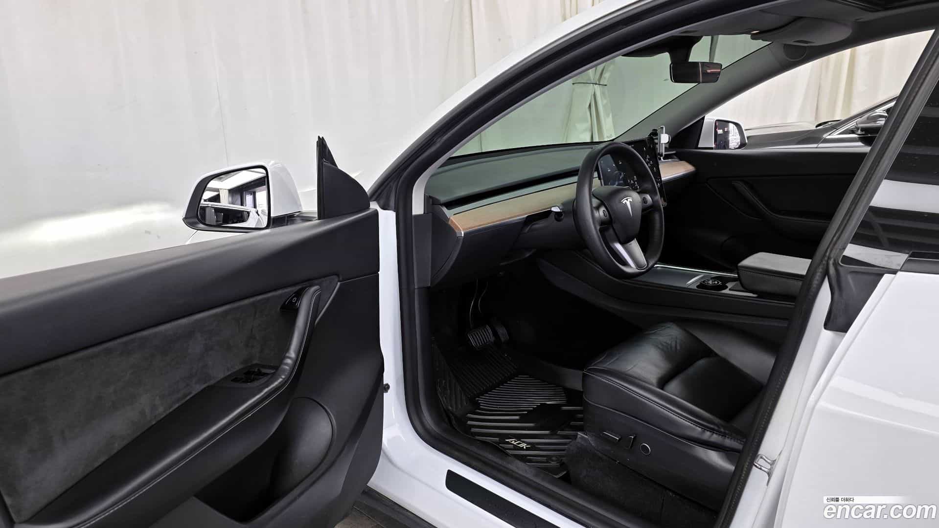 Model Y Tesla 2021.4-INNER-010