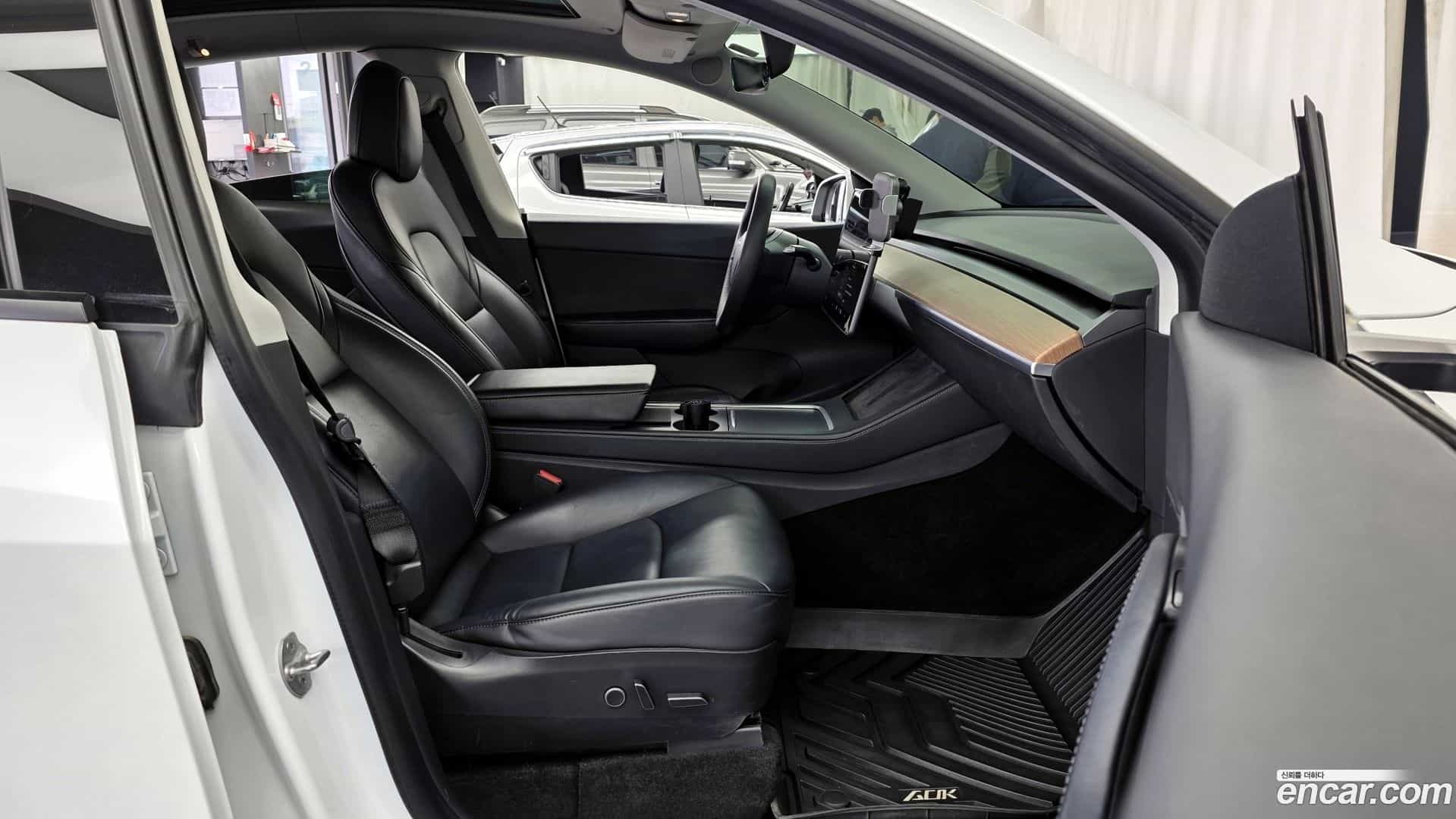 Model Y Tesla 2021.4-OPTION-015