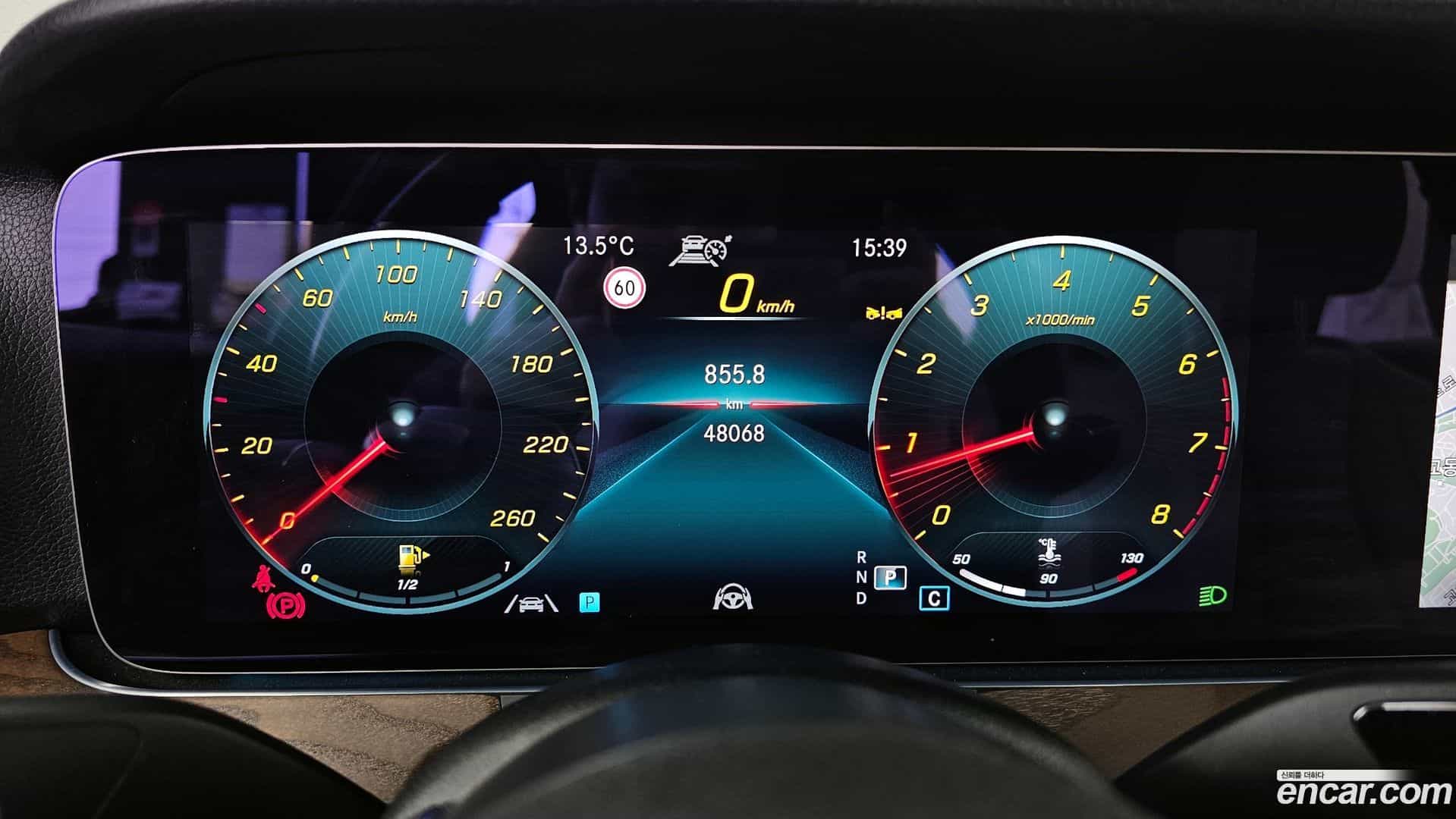 E-Class Mercedes-Benz 2022.3-INNER-008