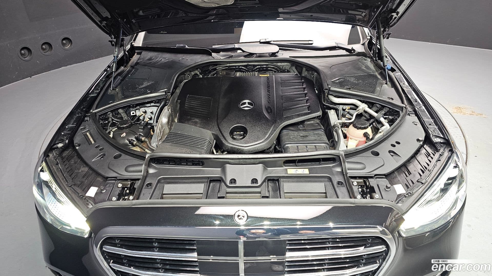 Main__Slider__Photo:S-Class Mercedes-Benz 2022.2-5