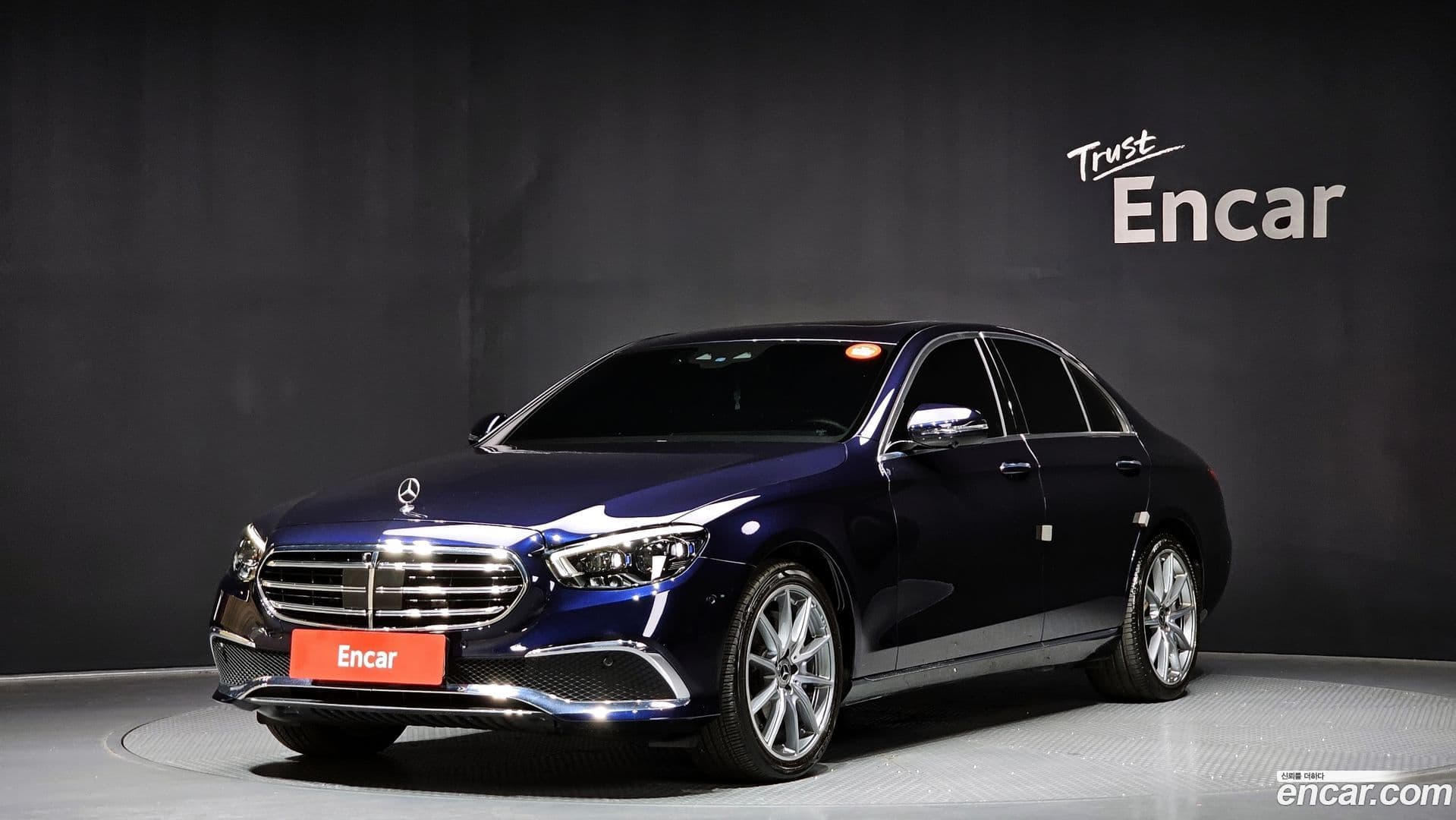 Main__Slider__Photo:E-Class Mercedes-Benz 2022.1-0