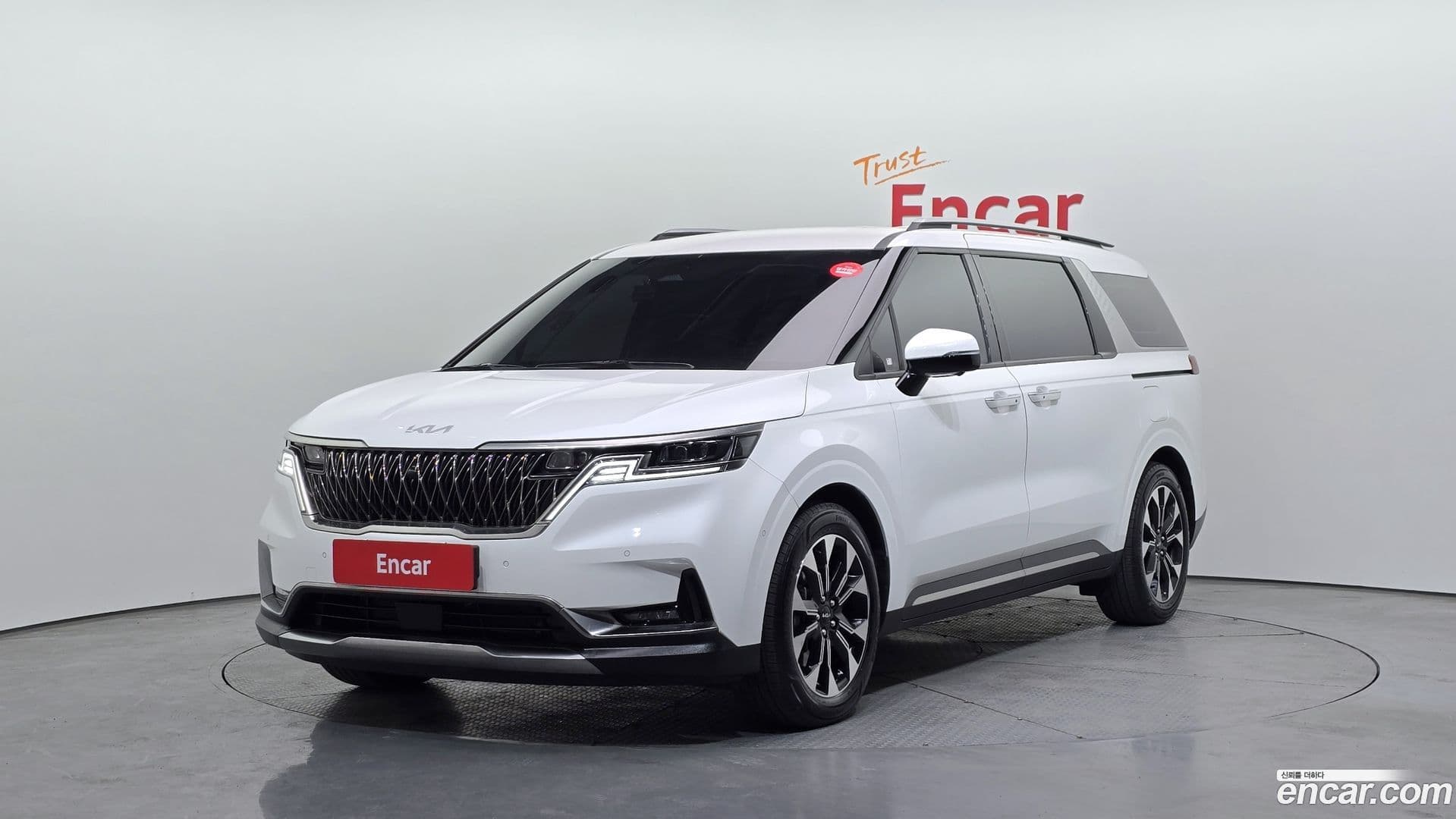 Main__Slider__Photo:Canival Kia 2023.2-0