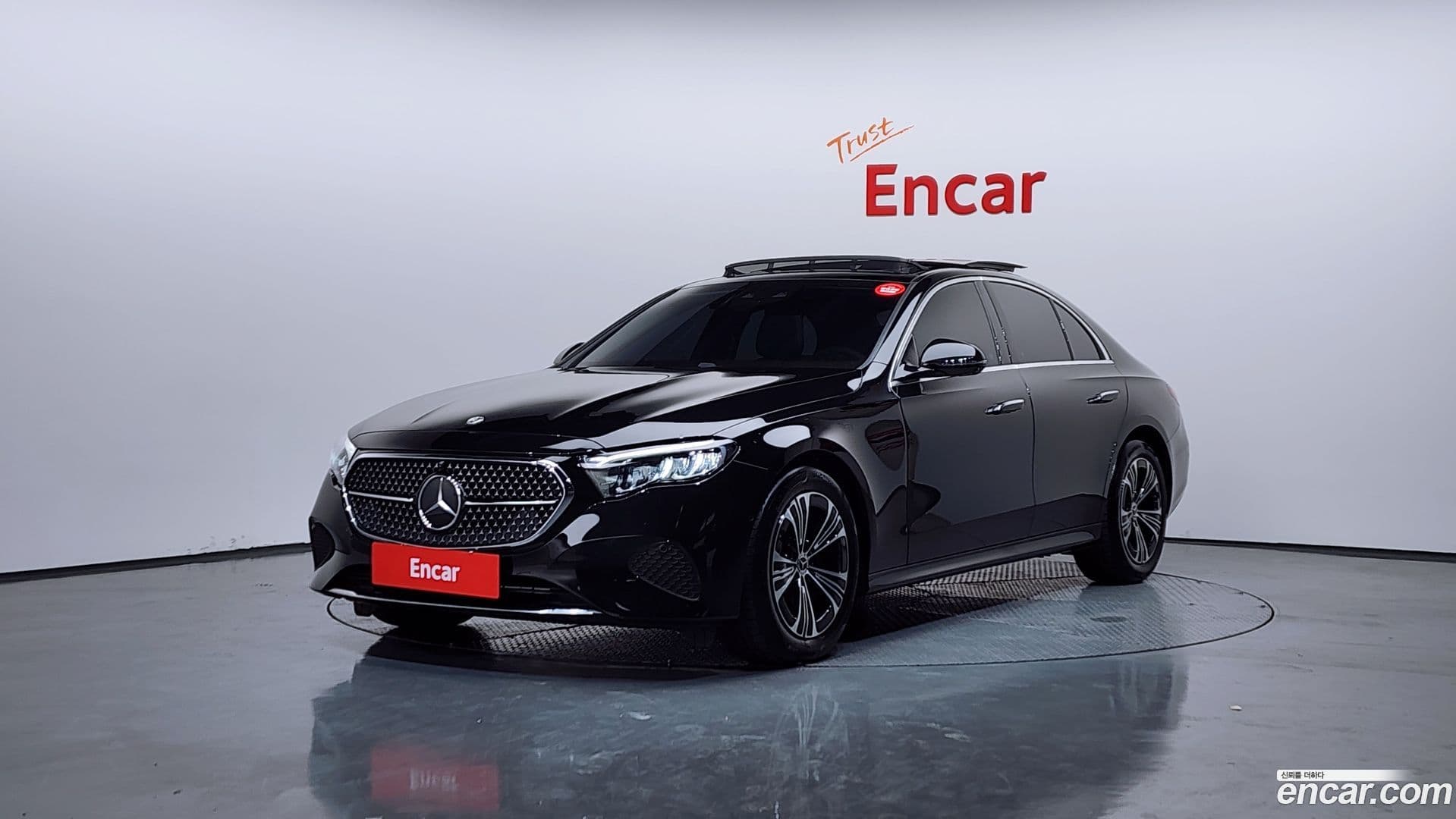 Main__Slider__Photo:E-Class Mercedes-Benz 2025.9-0
