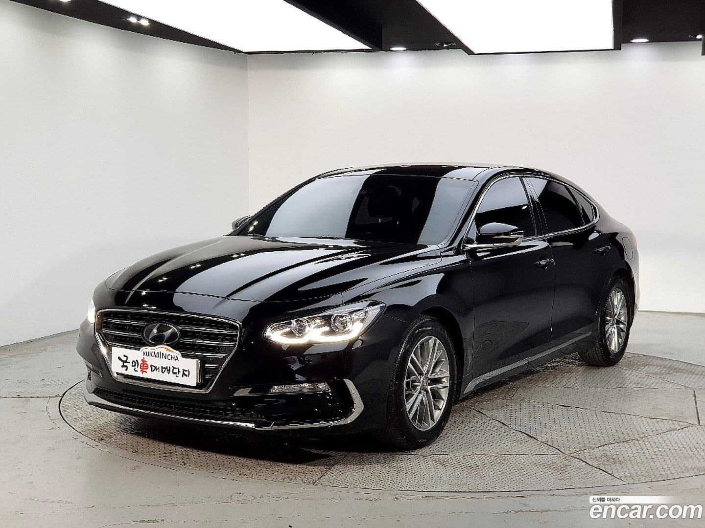 Main__Slider__Photo:Grandeur Hyundai 2019.1-0